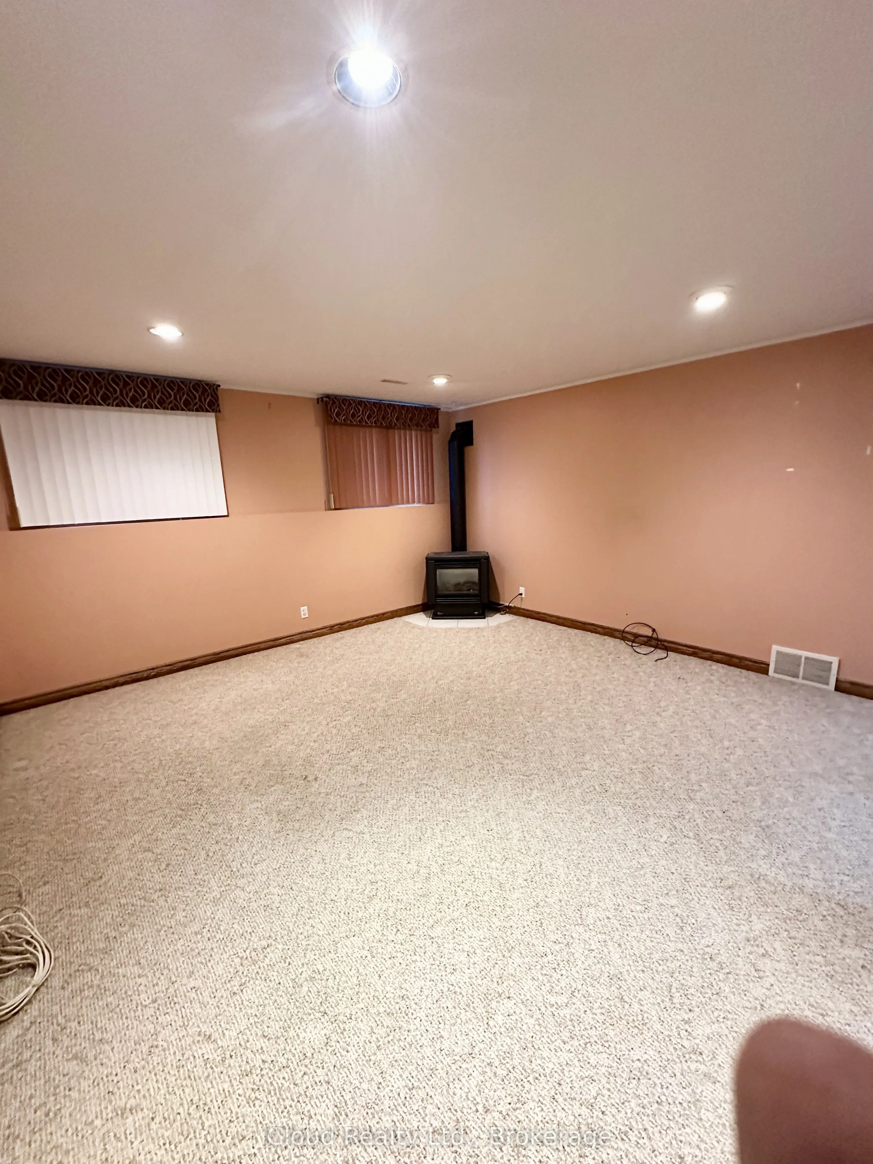 86 GLENDALE Drive E
