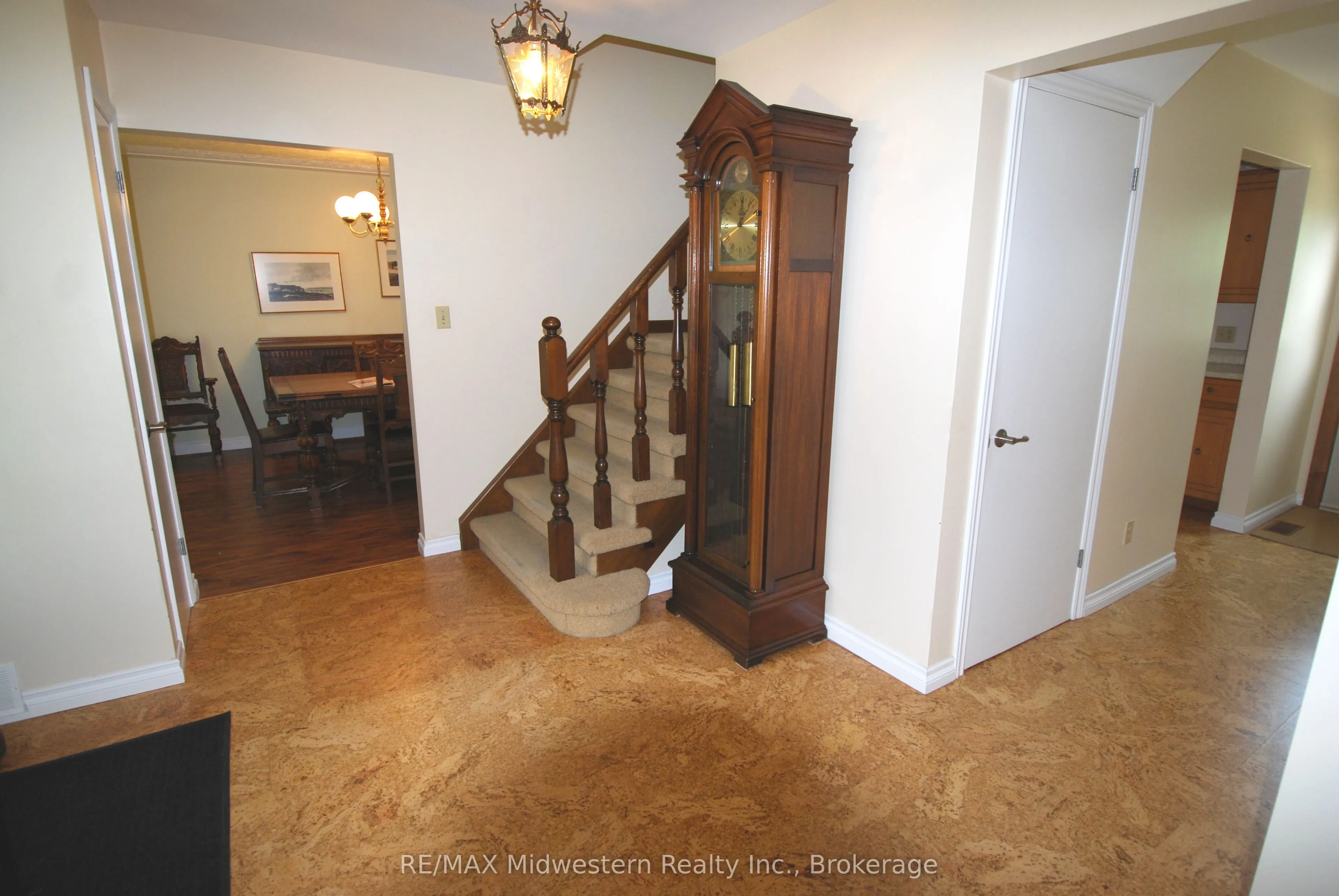 62 King Street N