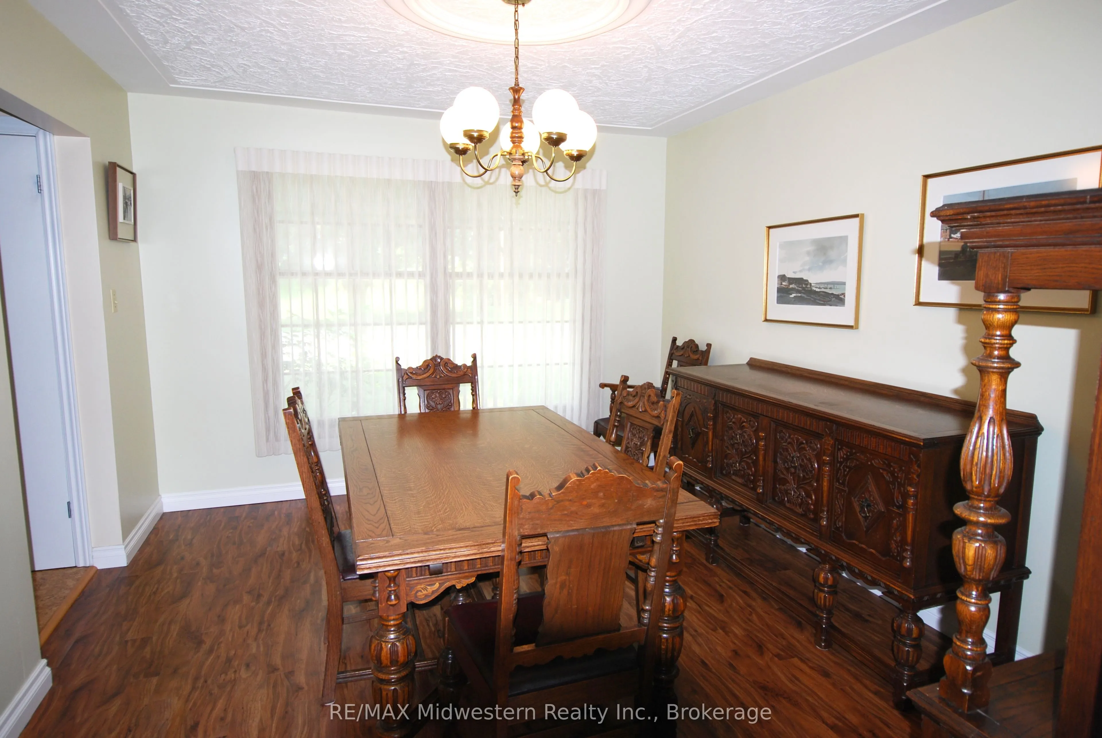 62 King Street N