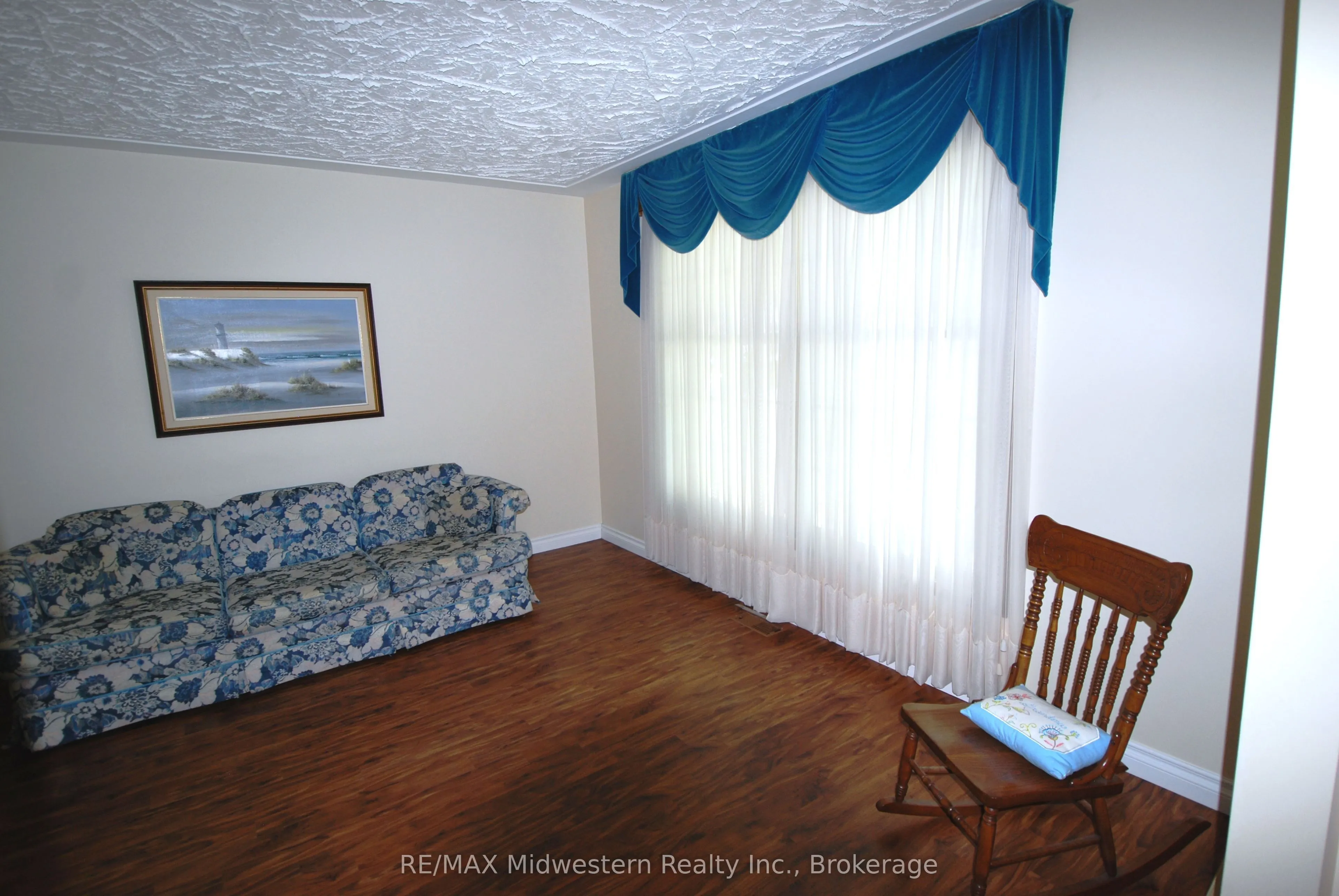 62 King Street N