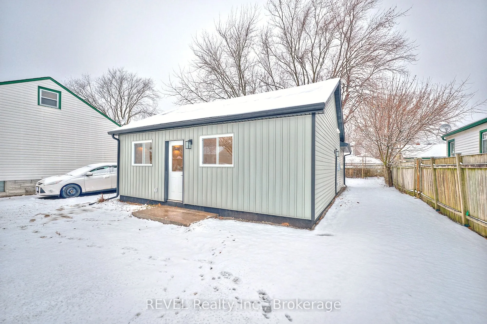 406 Hennepin Avenue