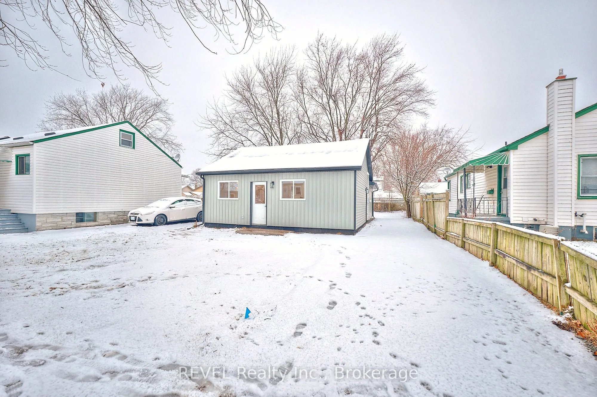 406 Hennepin Avenue