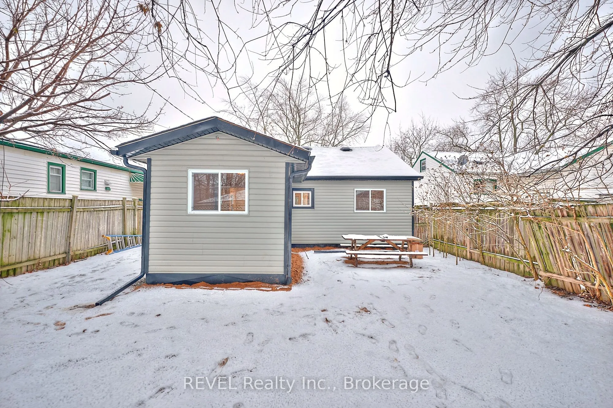 406 Hennepin Avenue