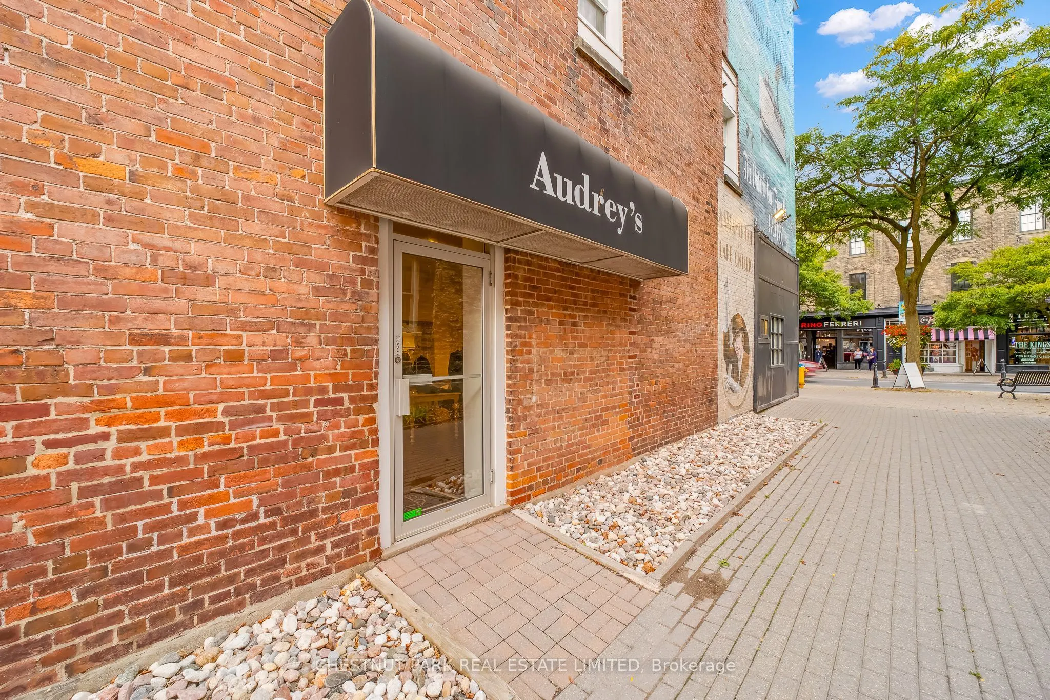 2-19 King Street W