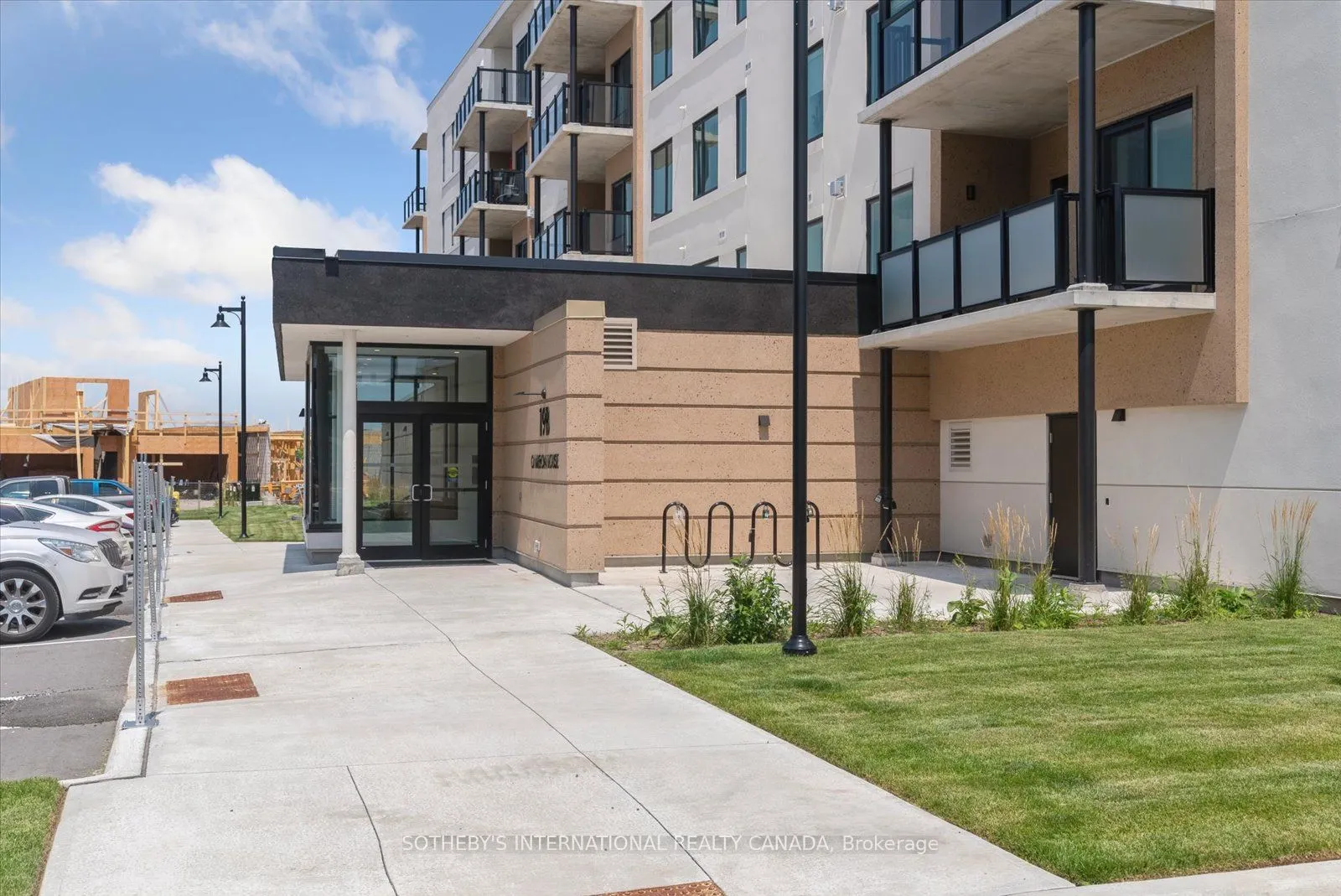 19B West Street N #201