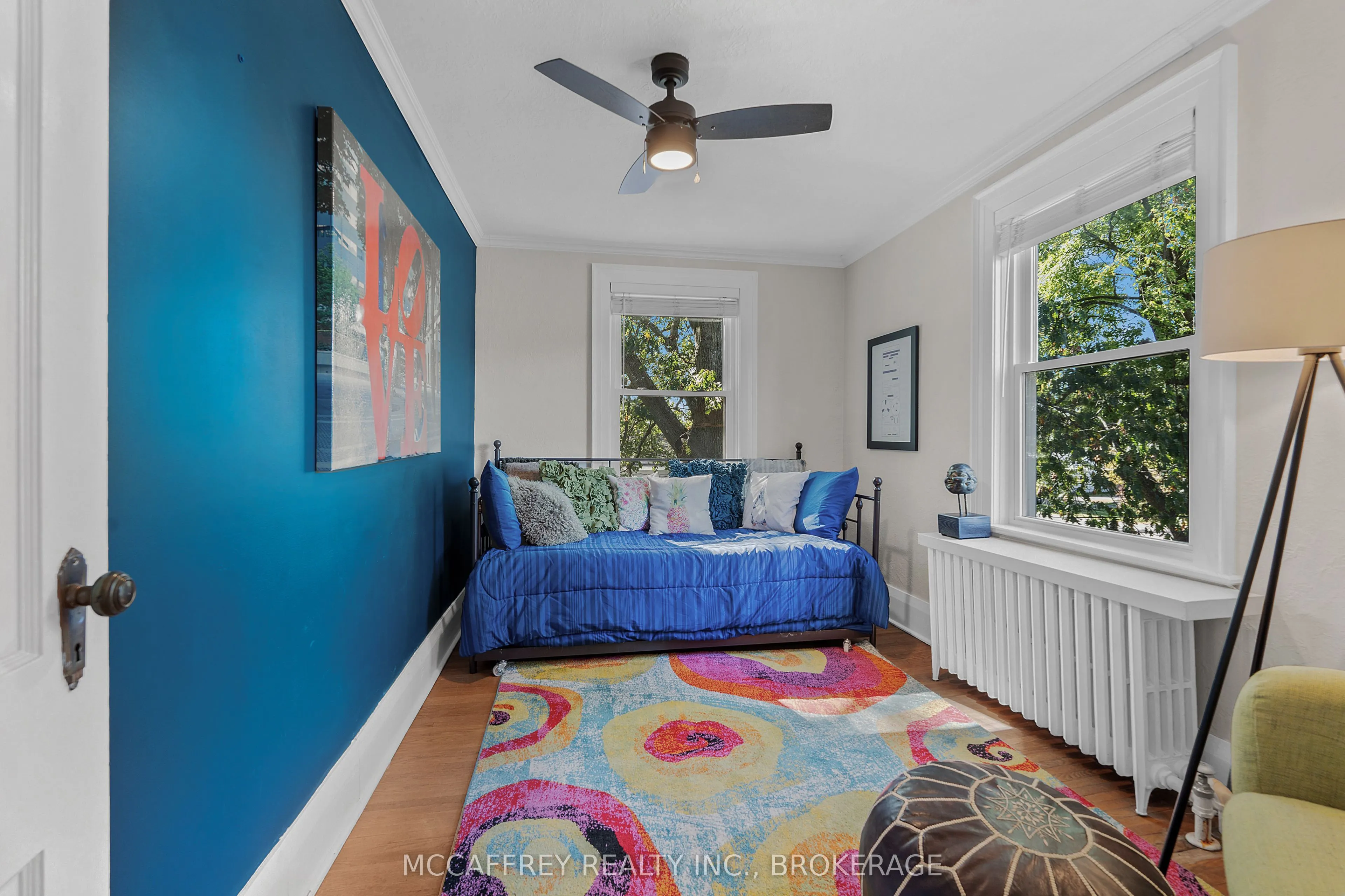 442 DUNDAS Street W