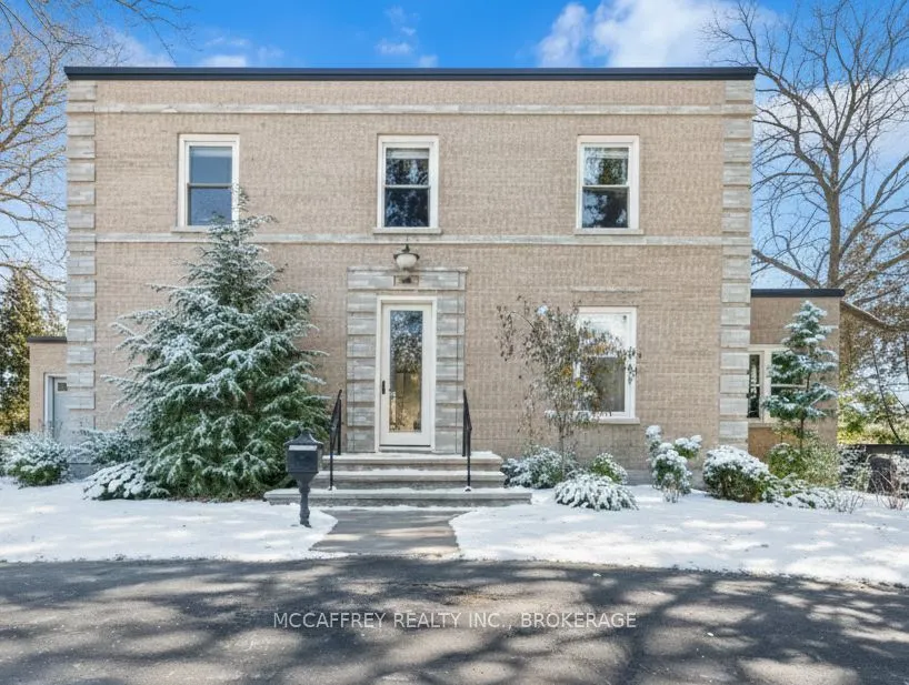 442 DUNDAS Street W