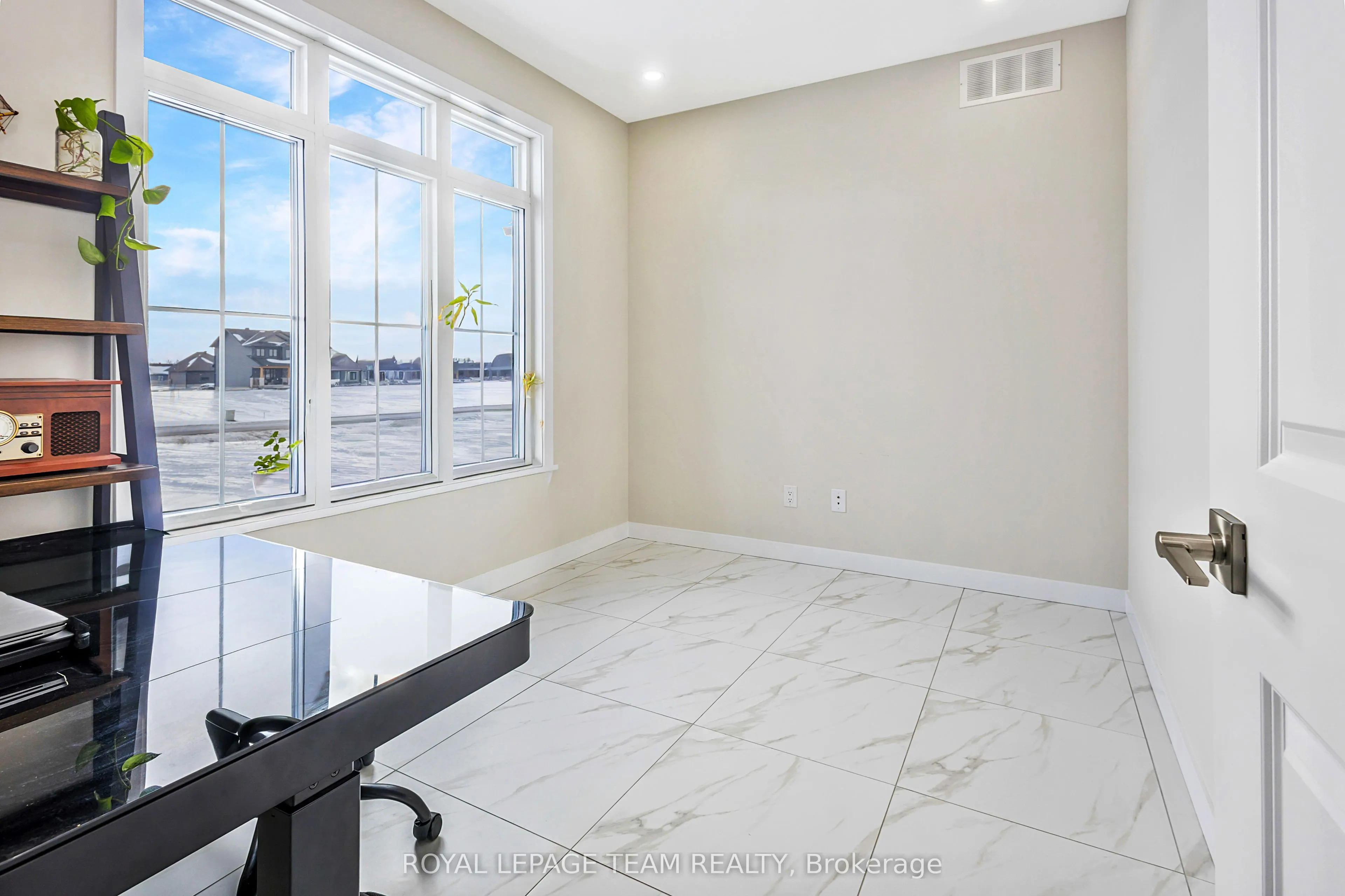 224 Trudeau Crescent