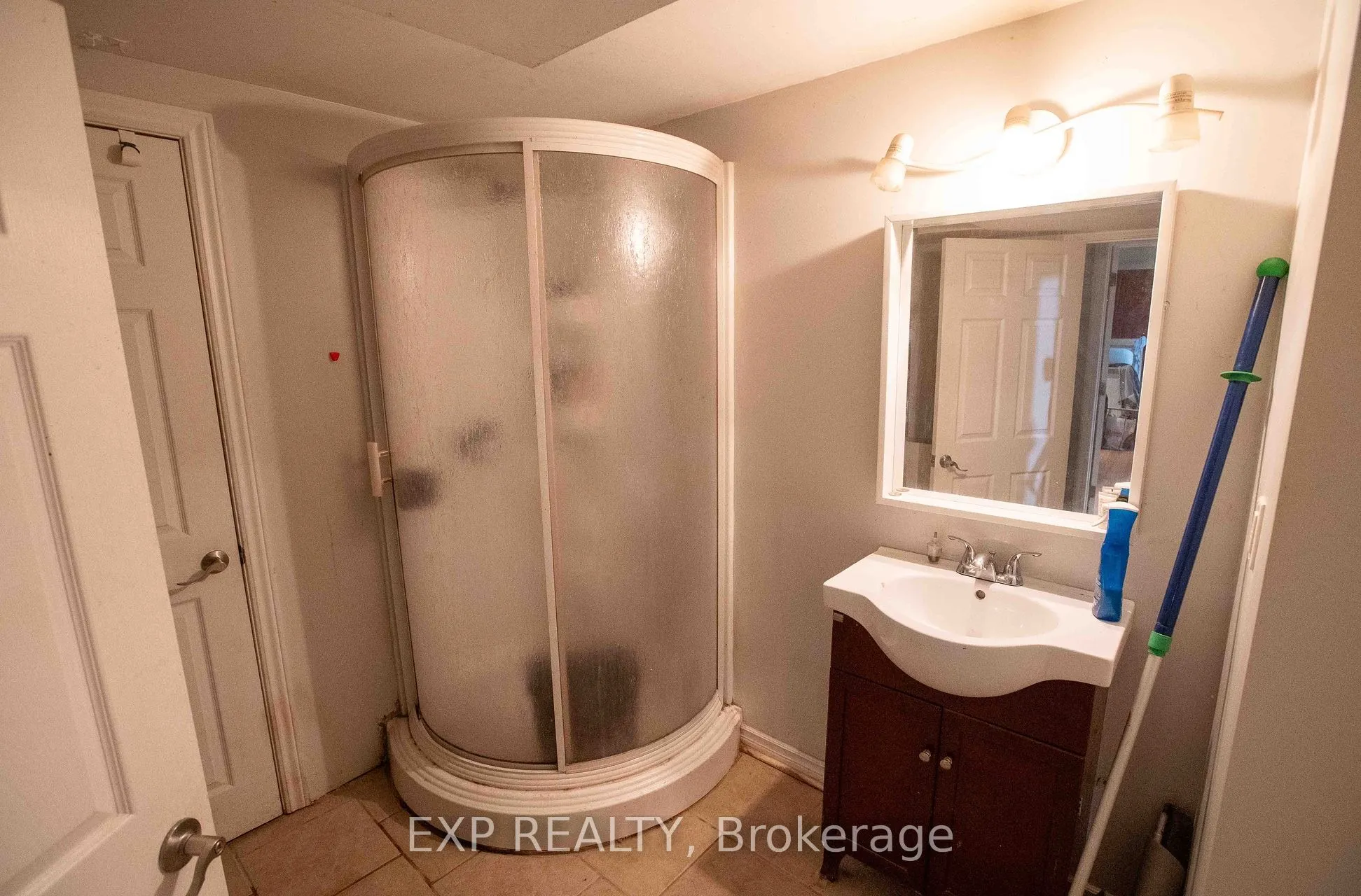 1108 Grenoble Crescent