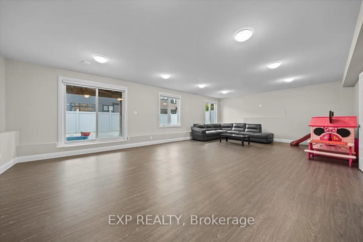 348 Abbeydale Circle
