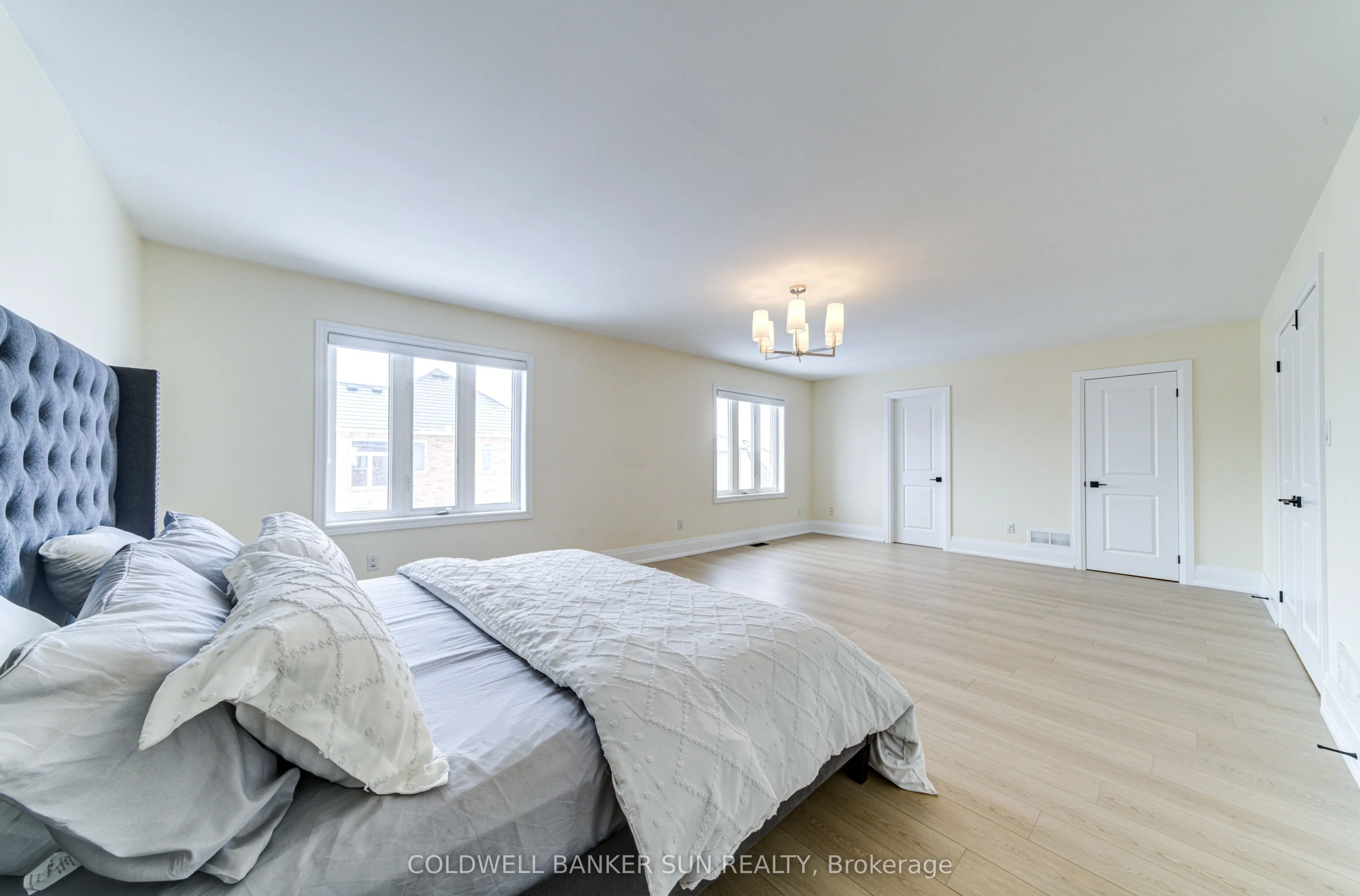 33 Ellis Crescent