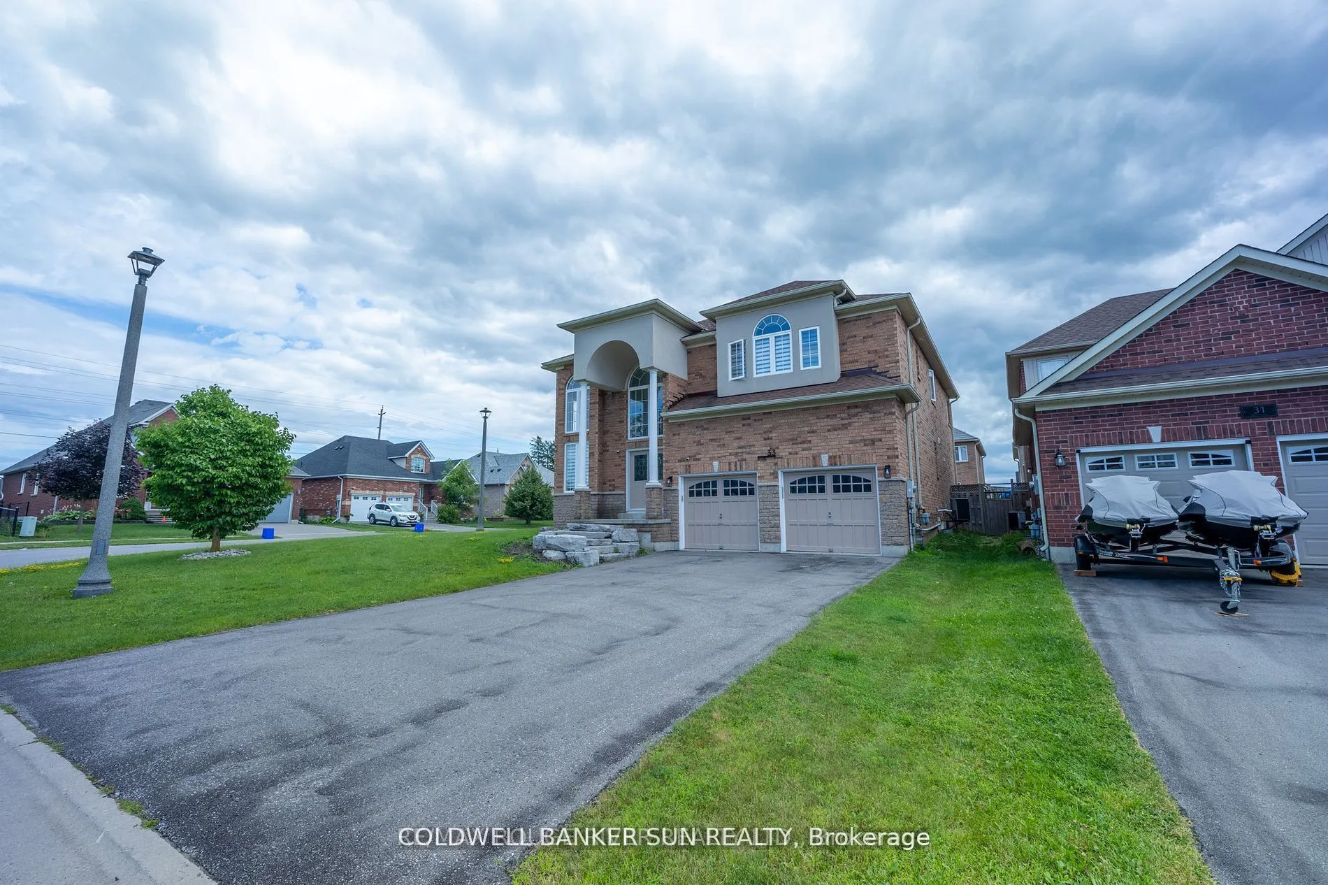 33 Ellis Crescent