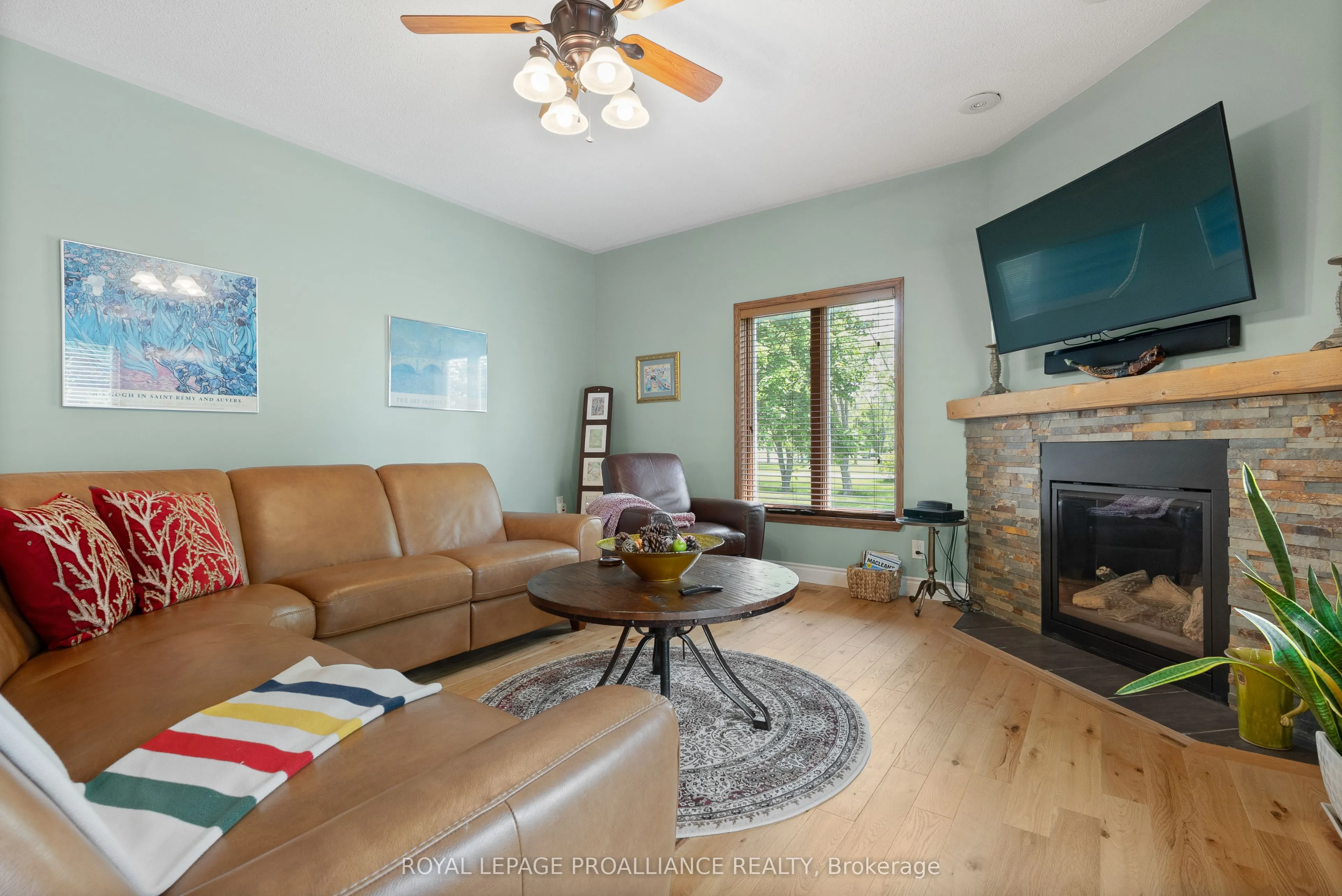 288 Edward Street W