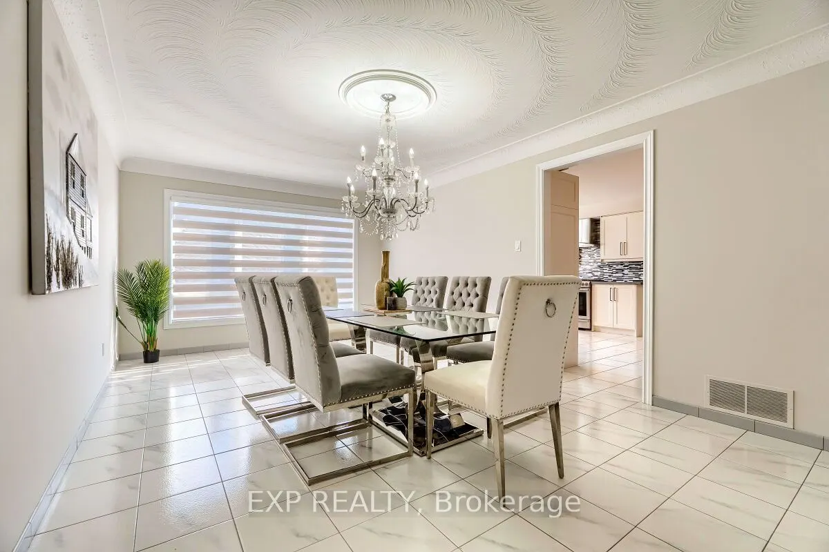 16 Vogue Court