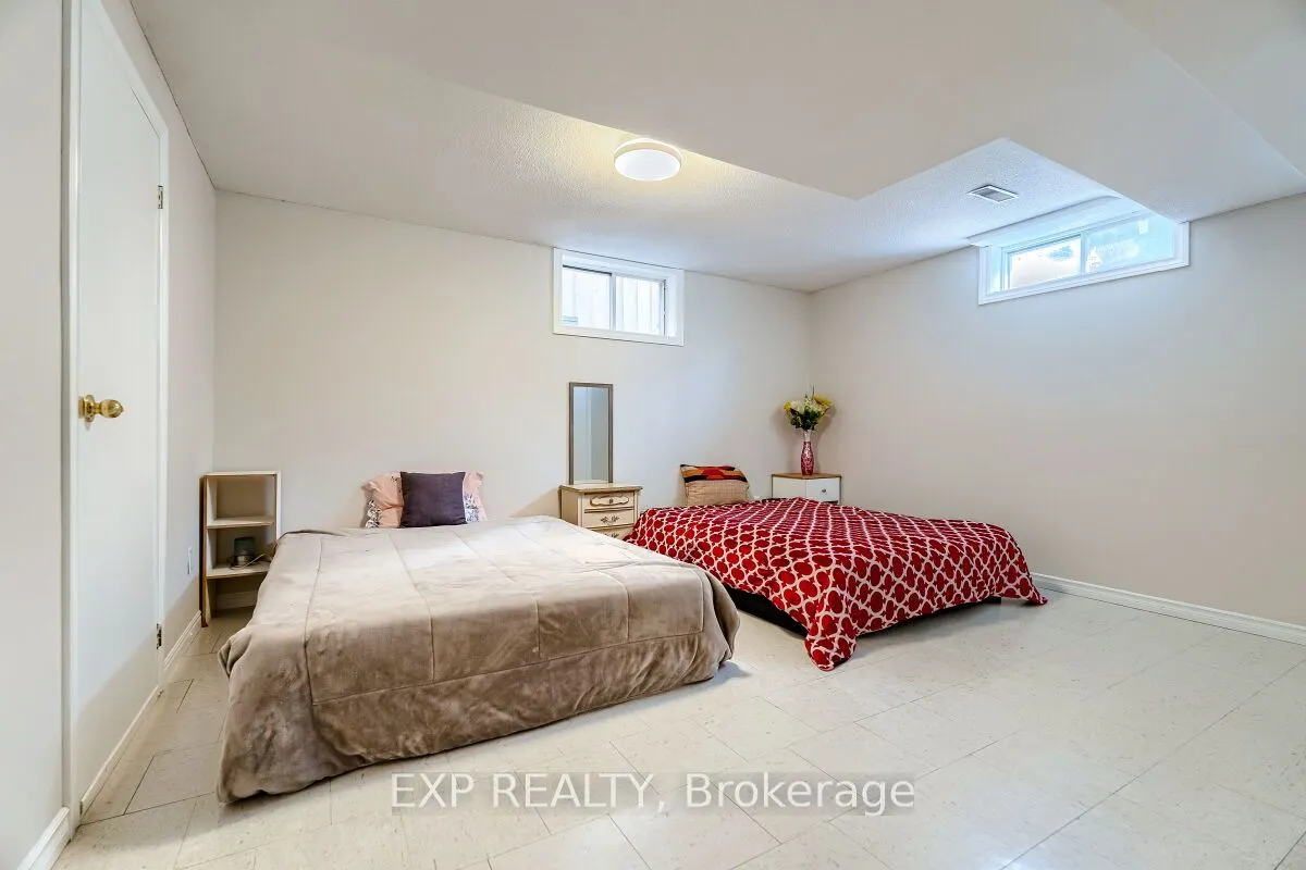 16 Vogue Court
