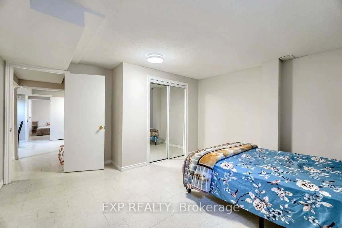 16 Vogue Court