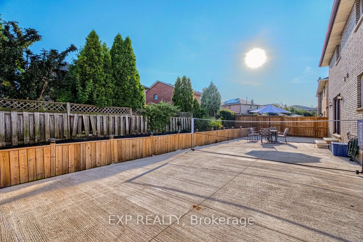16 Vogue Court