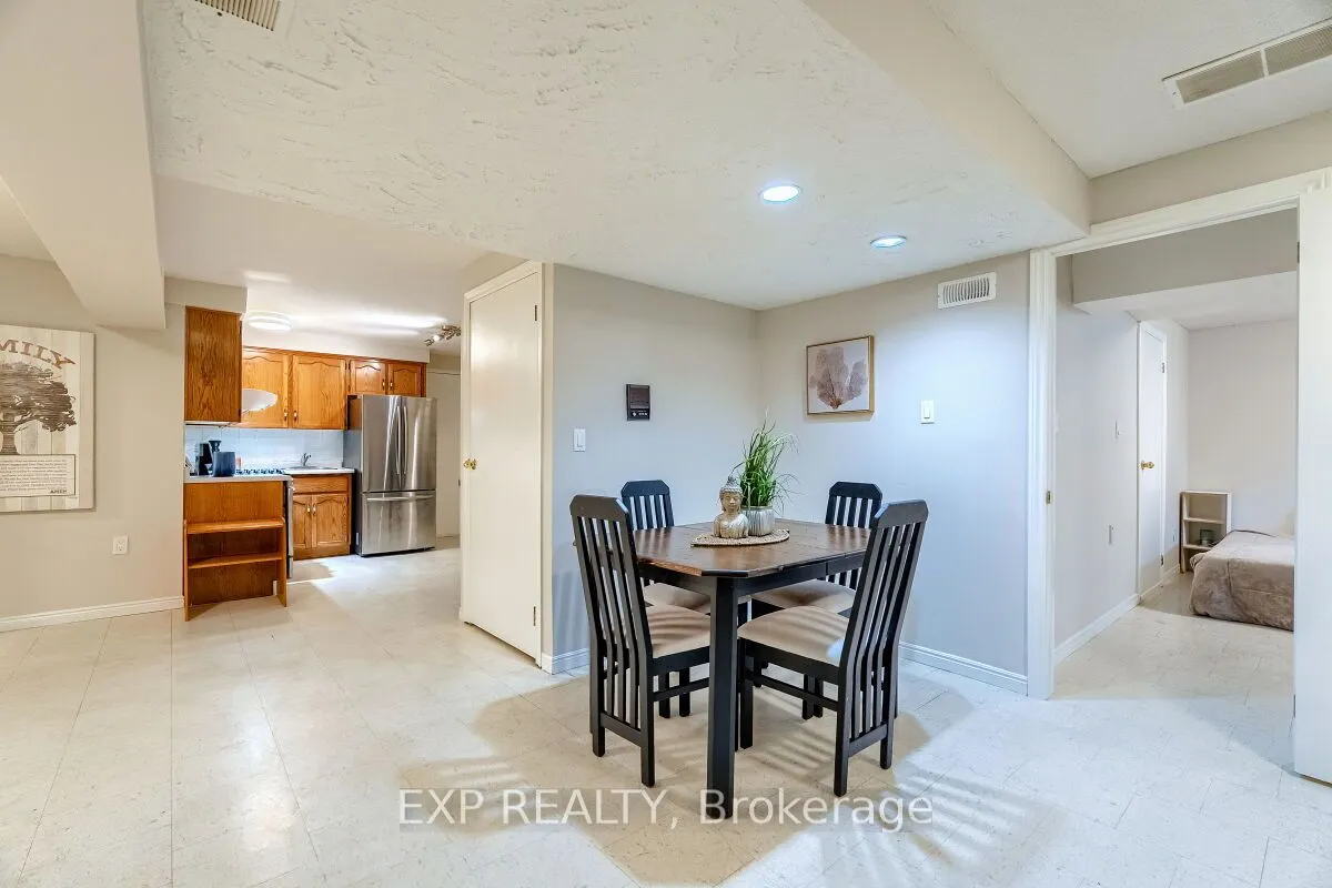 16 Vogue Court