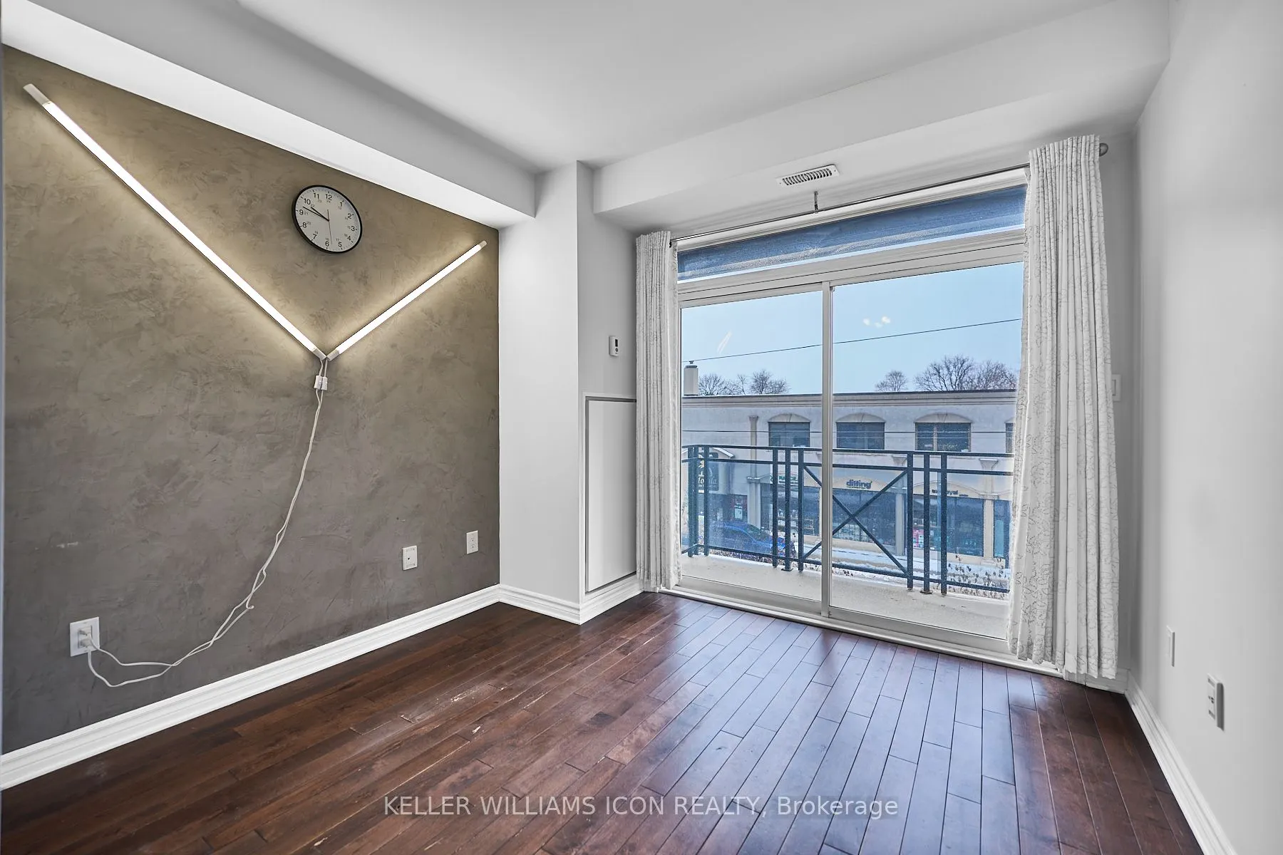 429 Kent Street #320