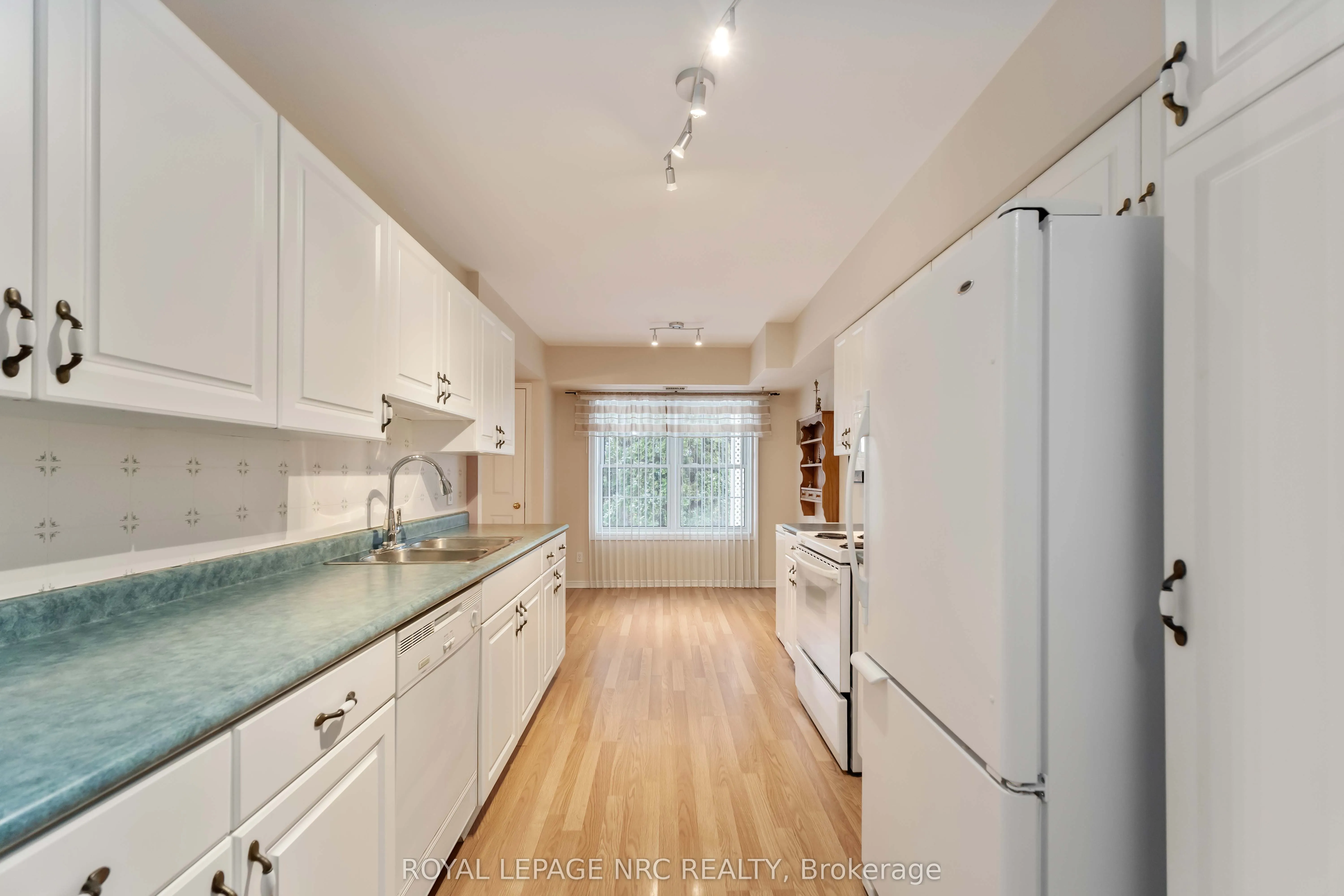 4090 John Charles Boulevard #104