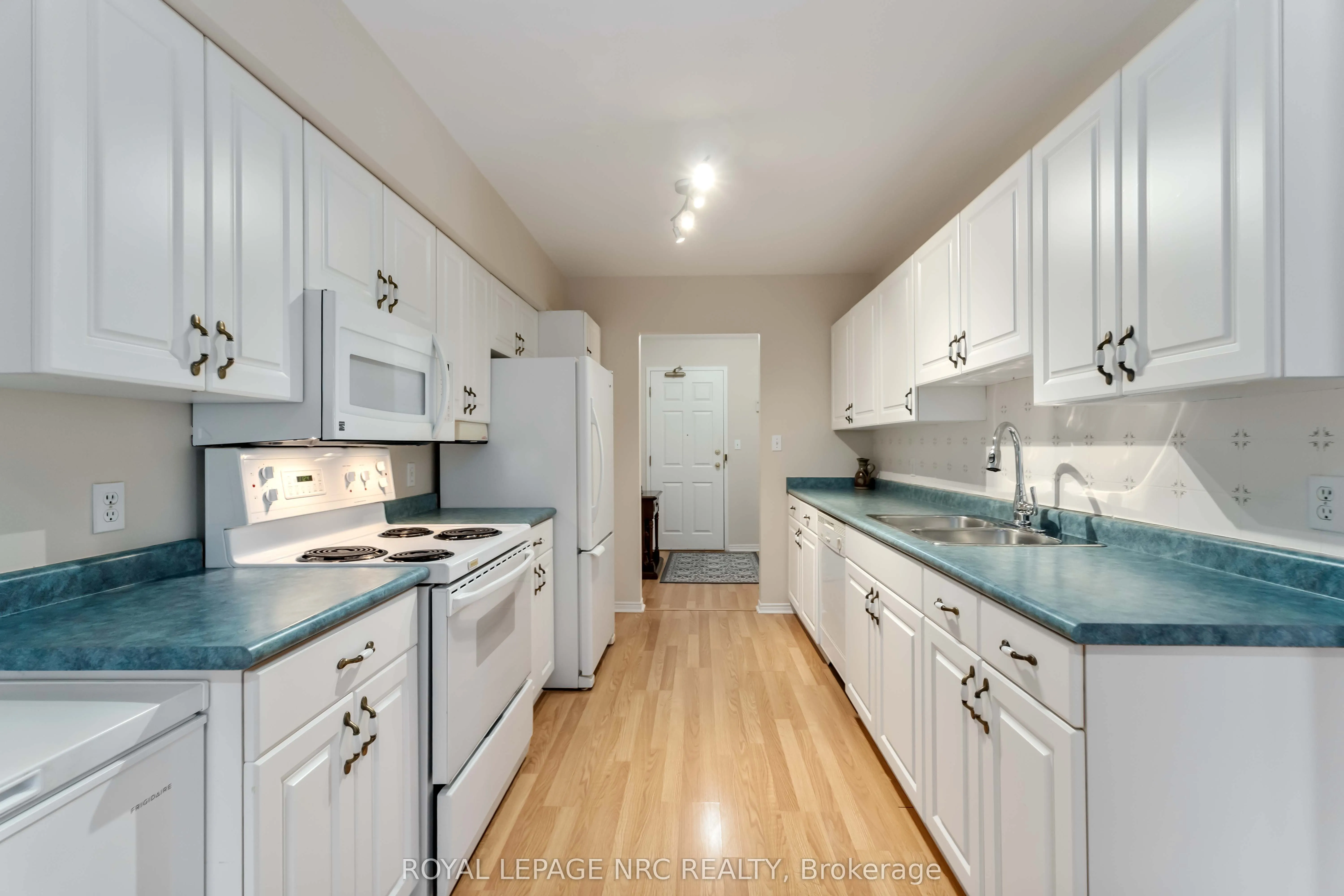 4090 John Charles Boulevard #104