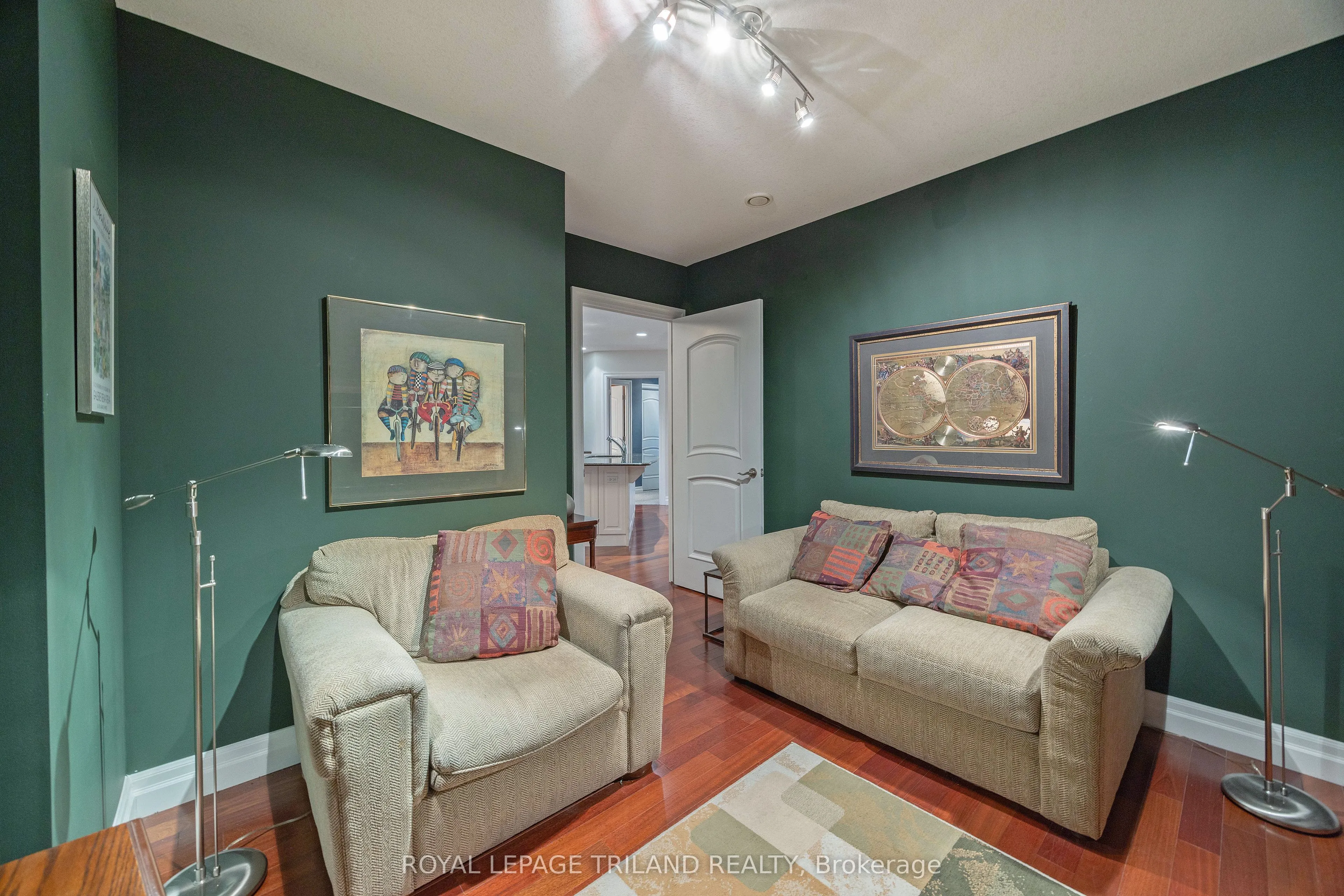 250 Pall Mall Street #1202