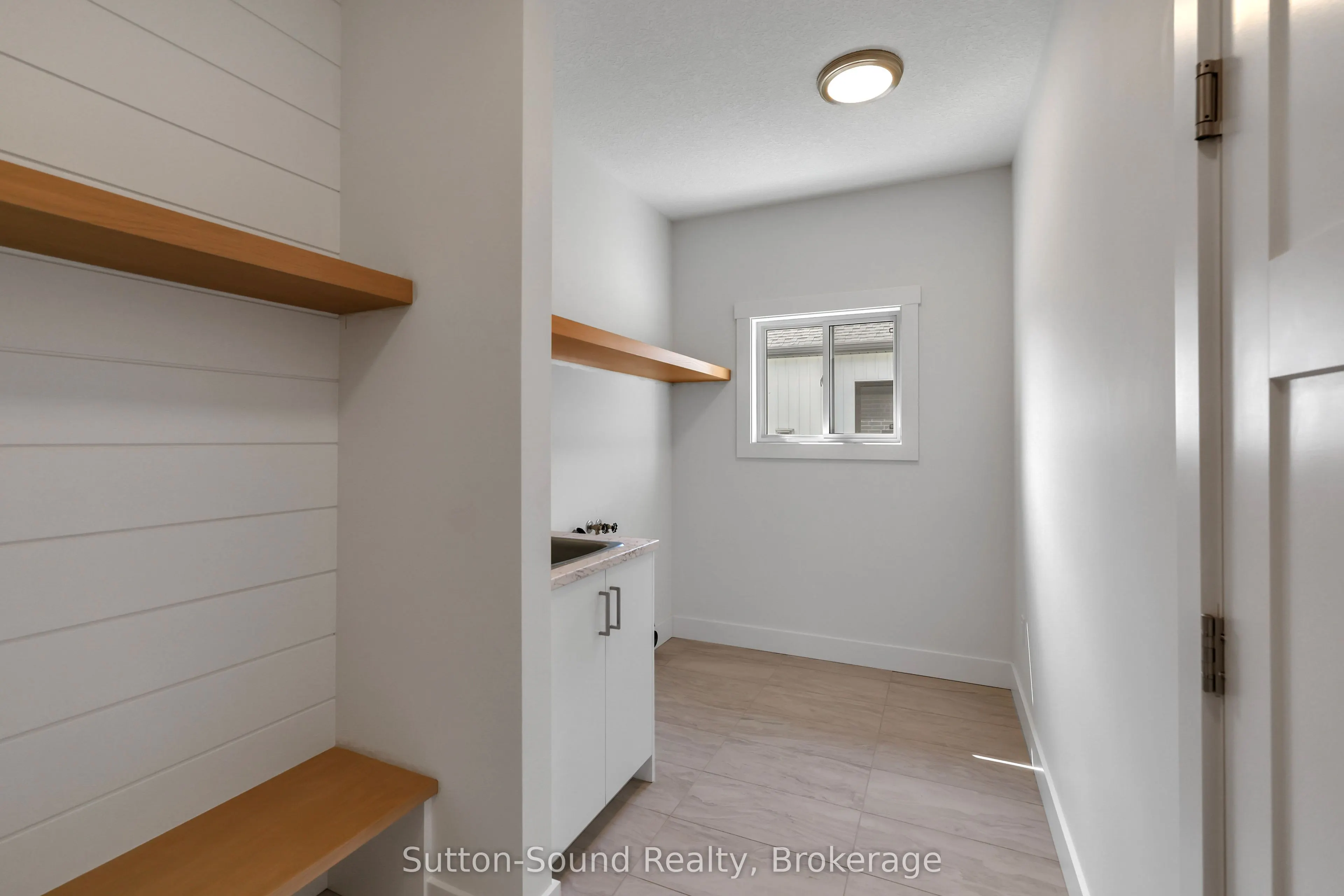 335 6th Avenue W