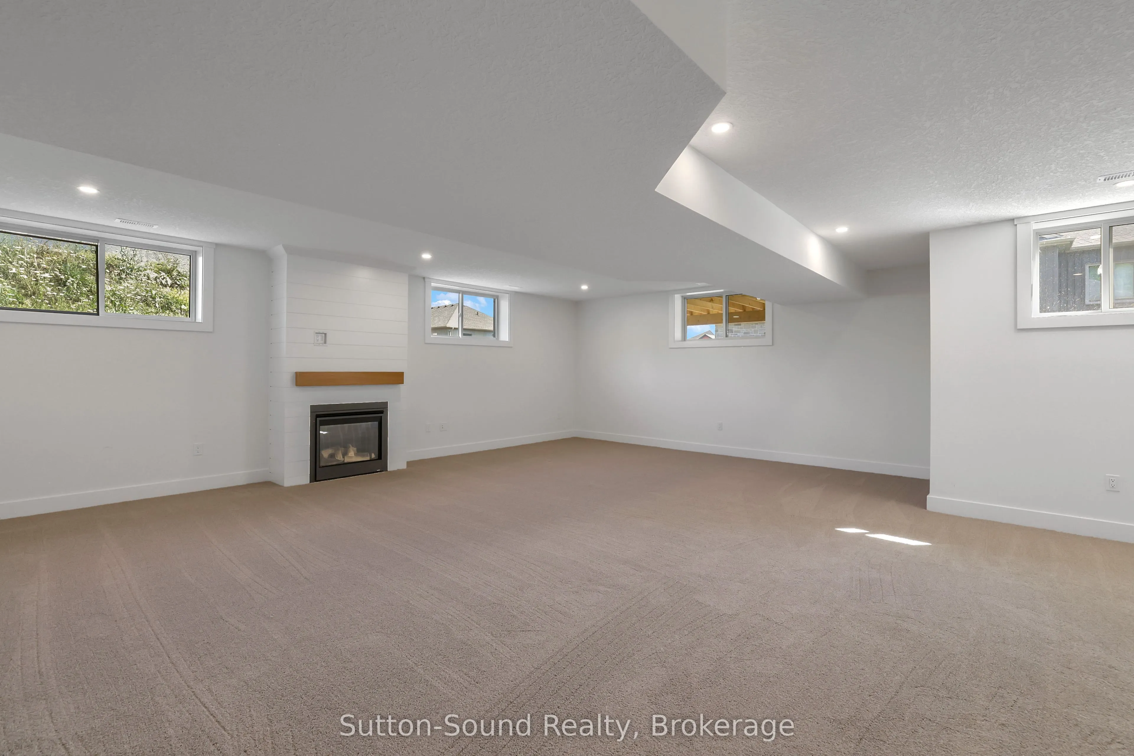 335 6th Avenue W