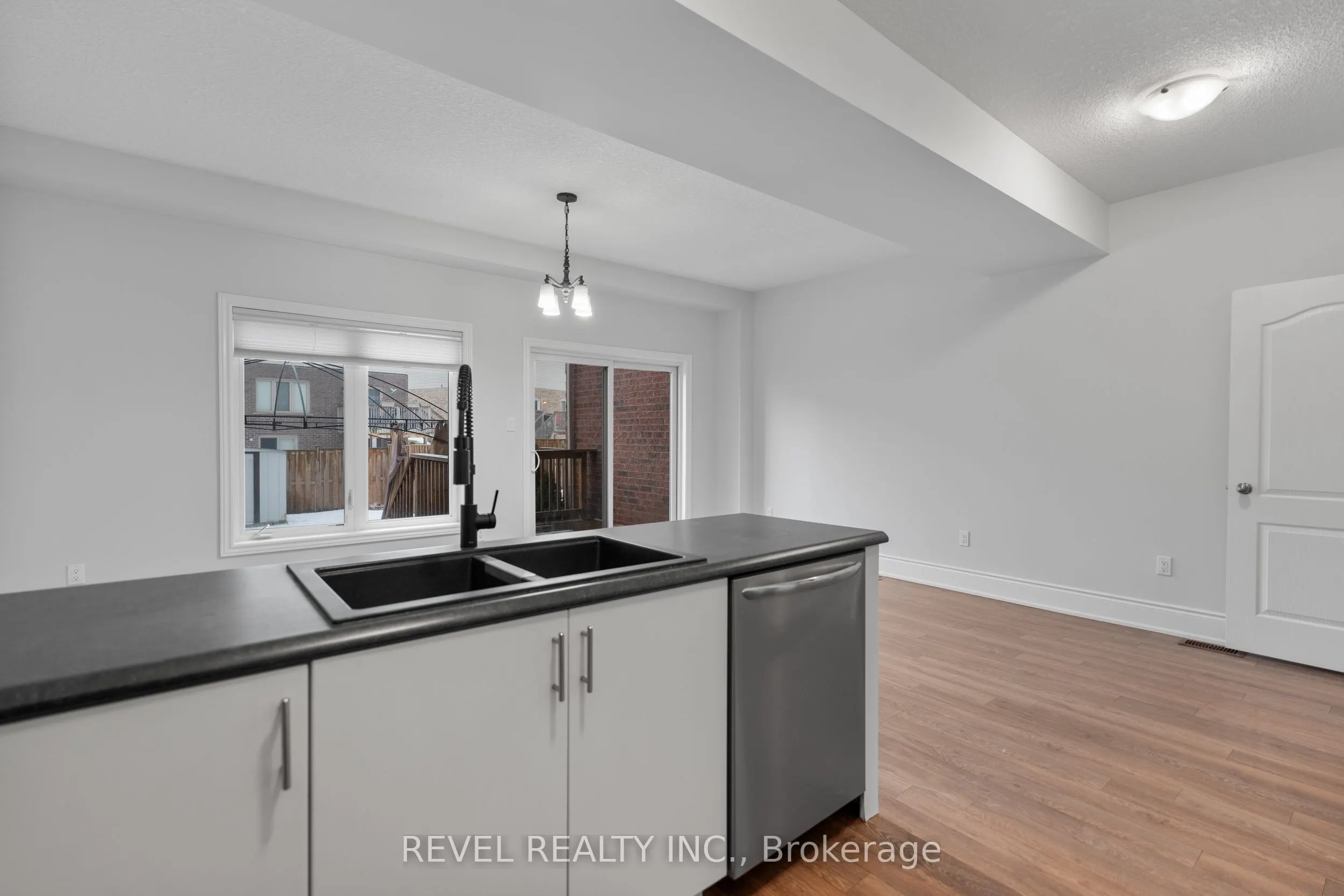 35 Sunset Way