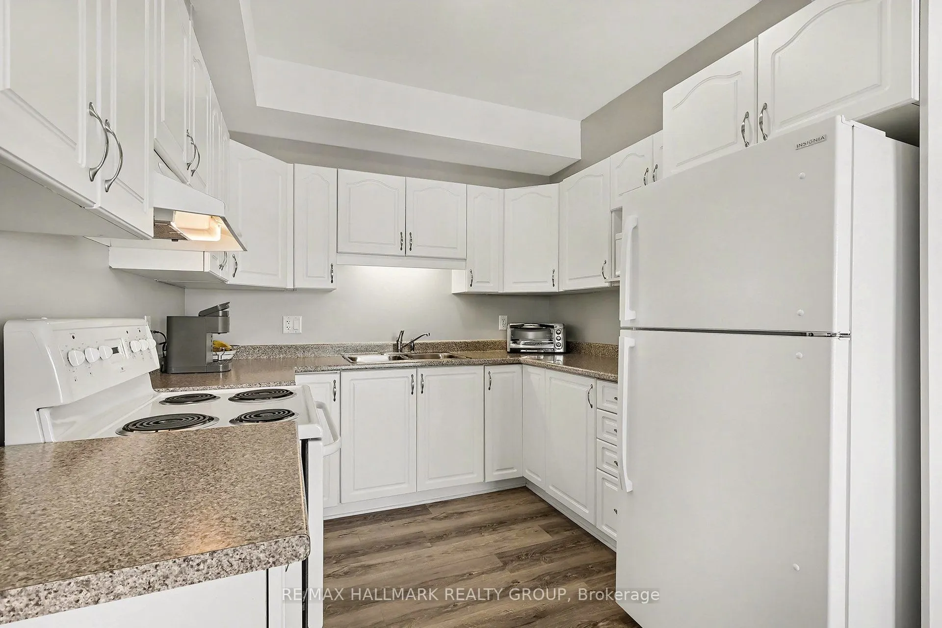 1026 Laurier Street #208