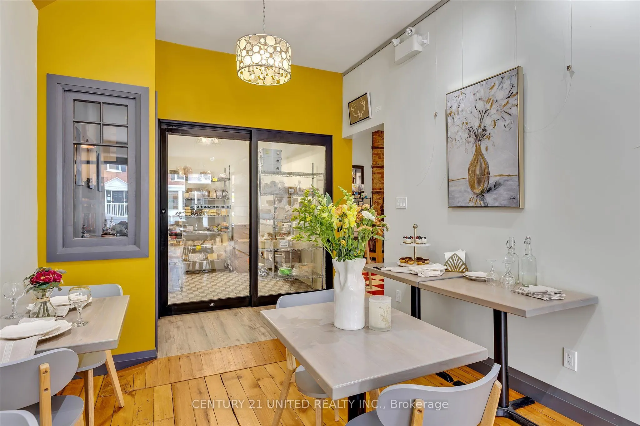 330-334 Charlotte Street W