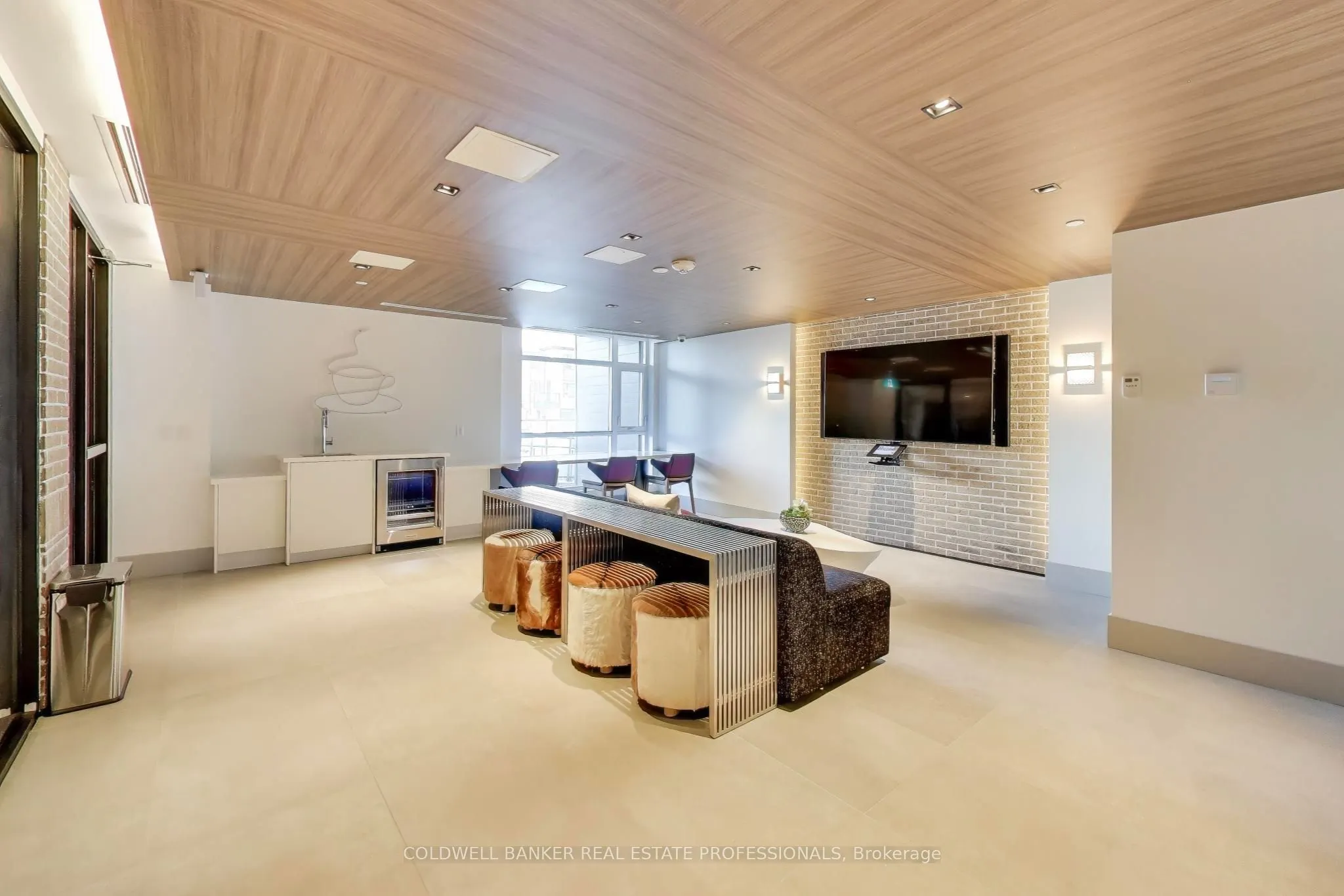 600 North Service Road #602