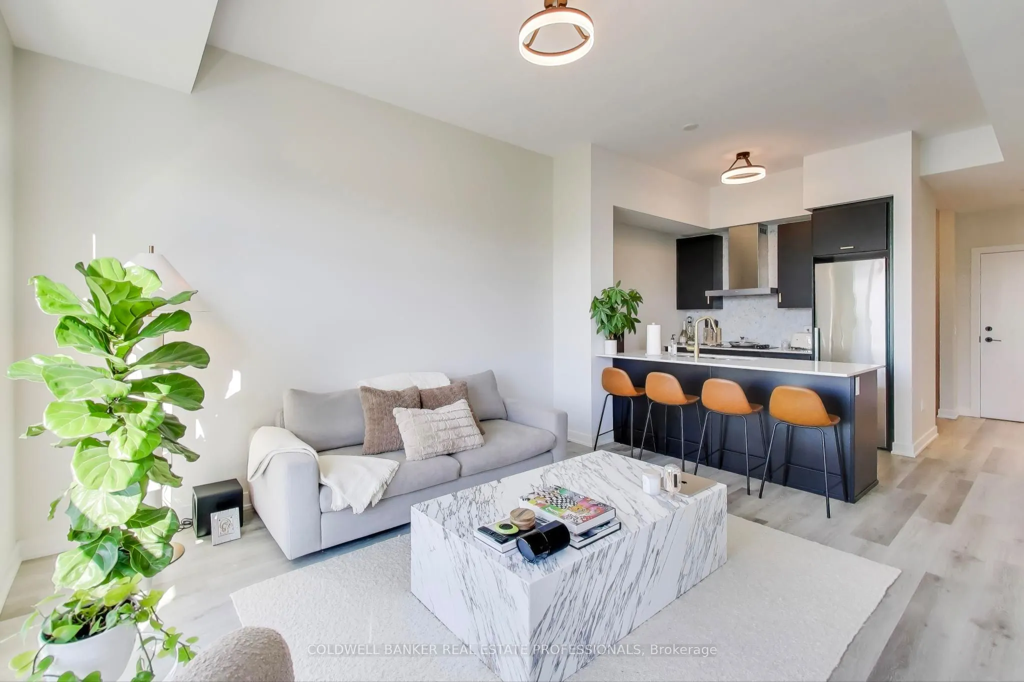 600 North Service Road #602