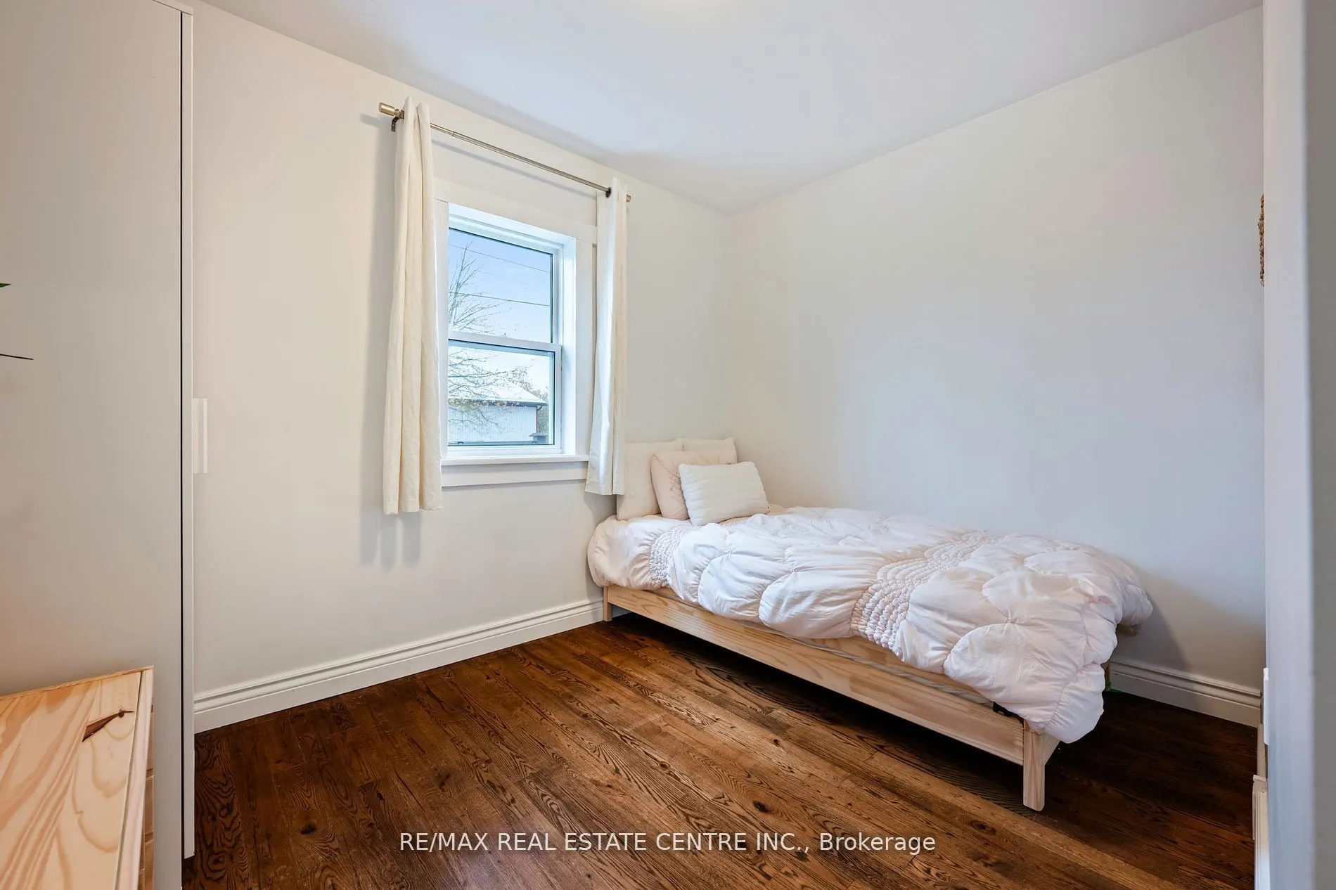 121 Proton Street N