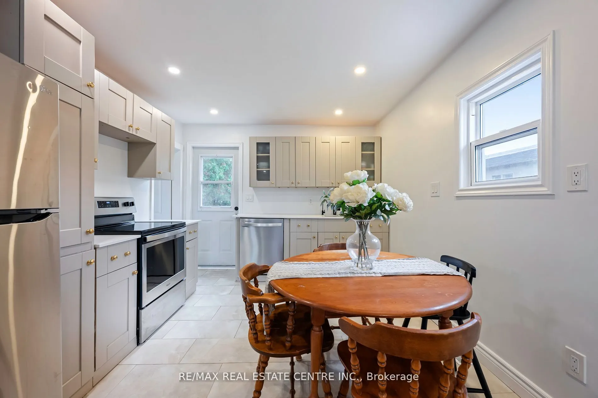121 Proton Street N