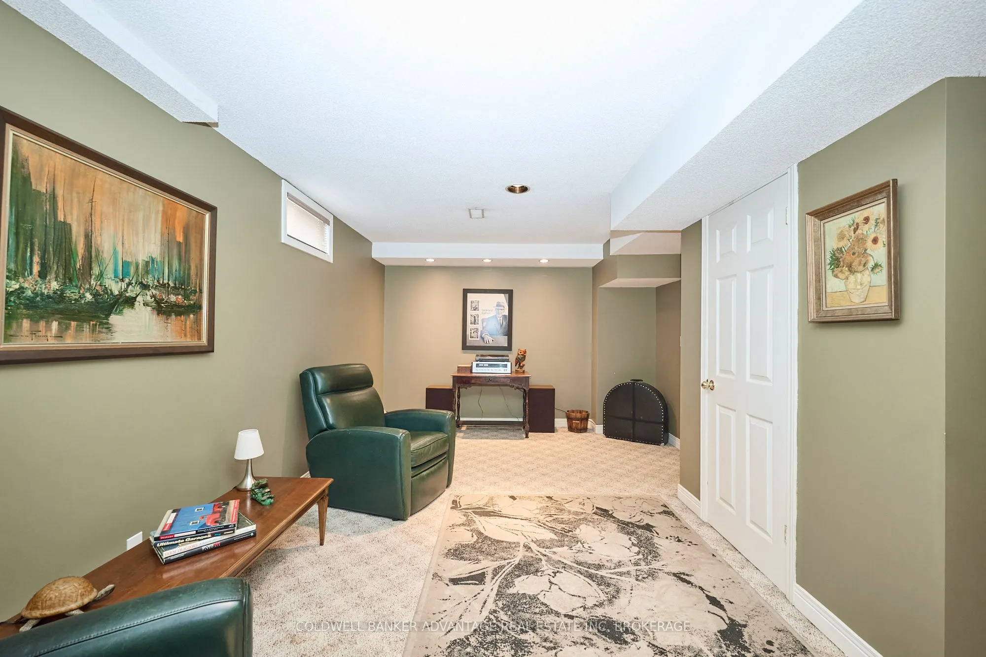 28 Dixon Crescent