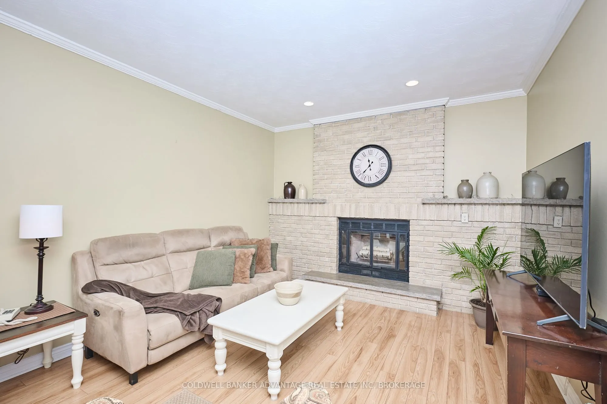 28 Dixon Crescent