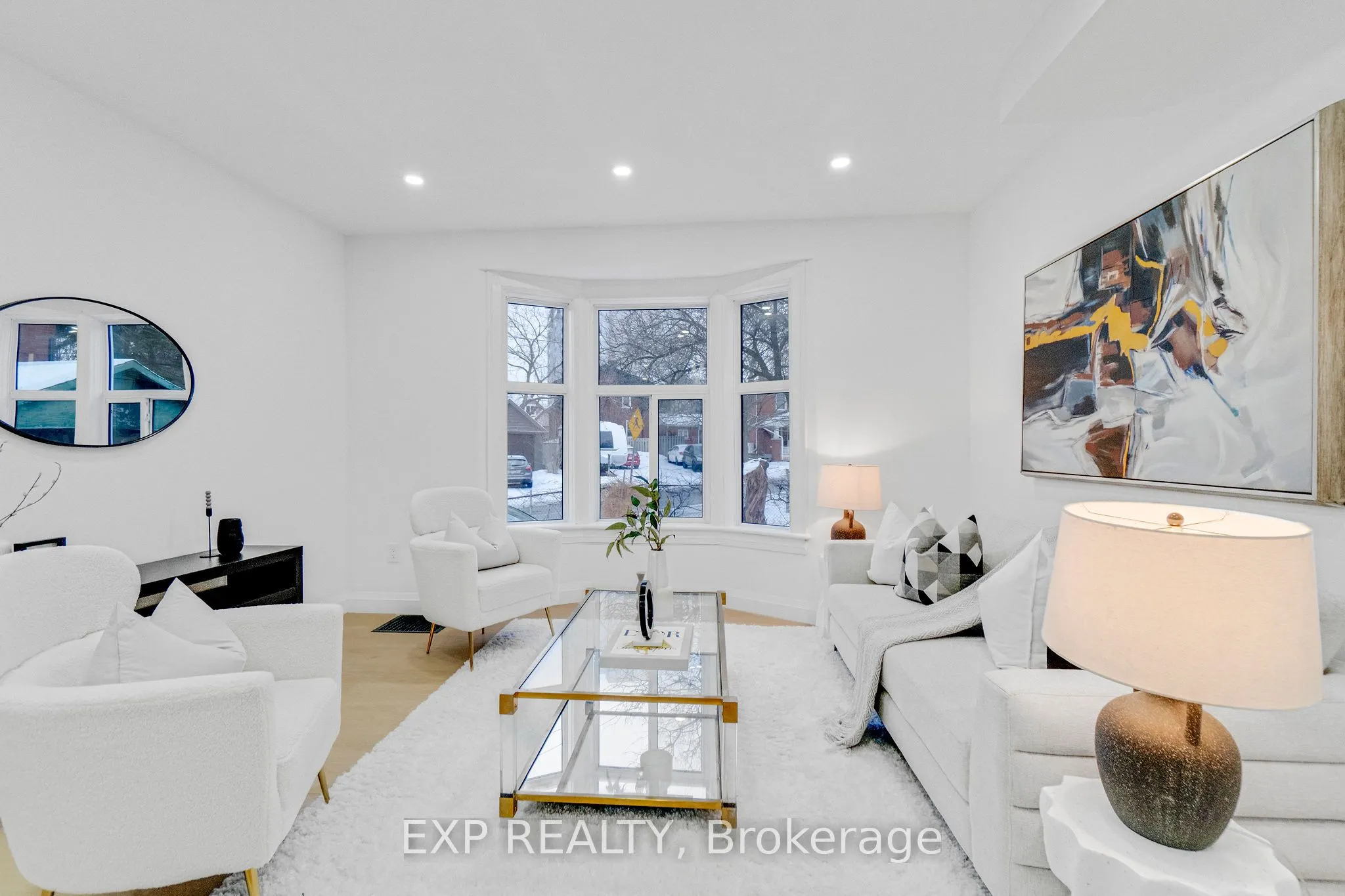 64 Lancaster Street E