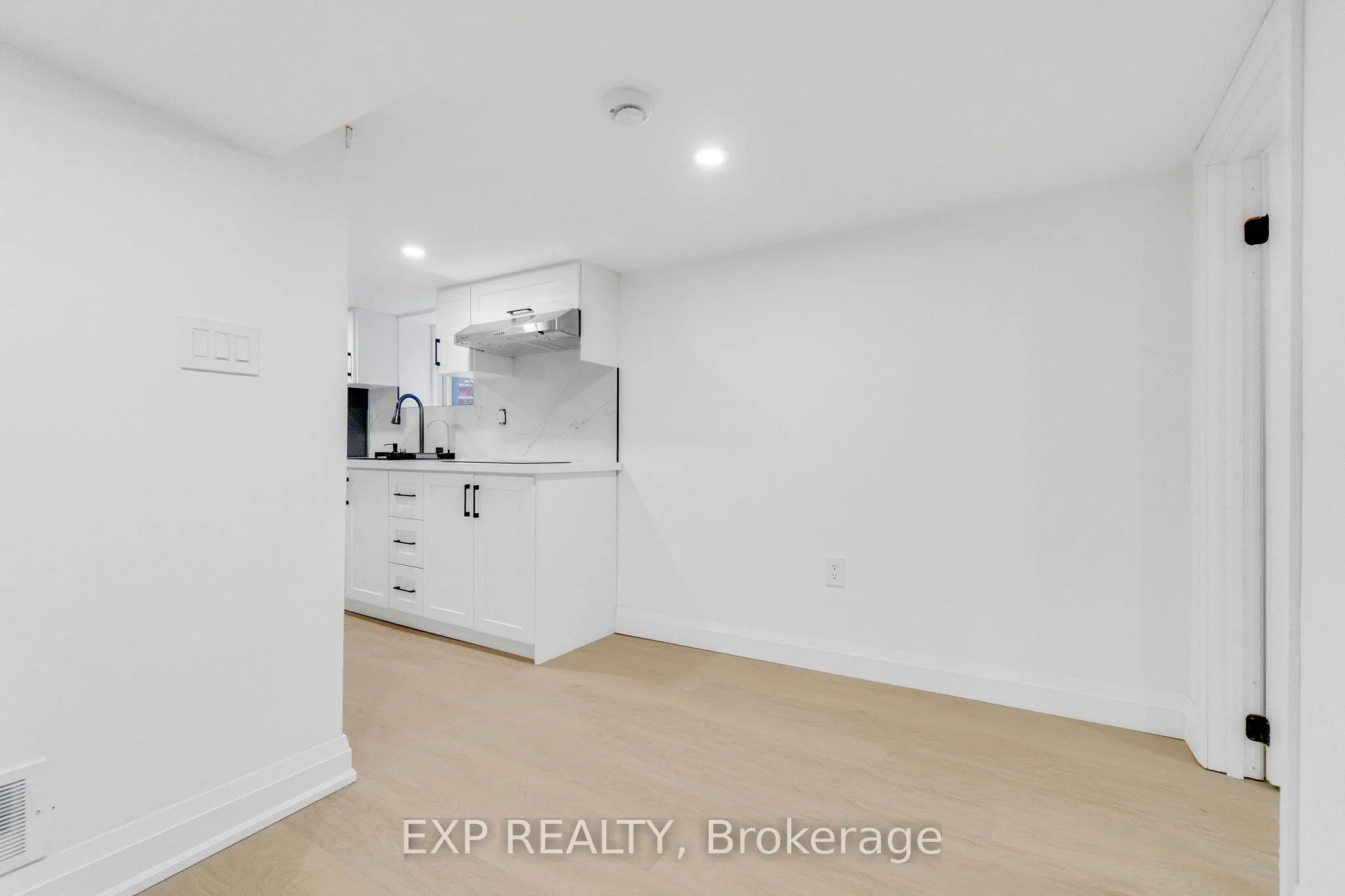 64 Lancaster Street E