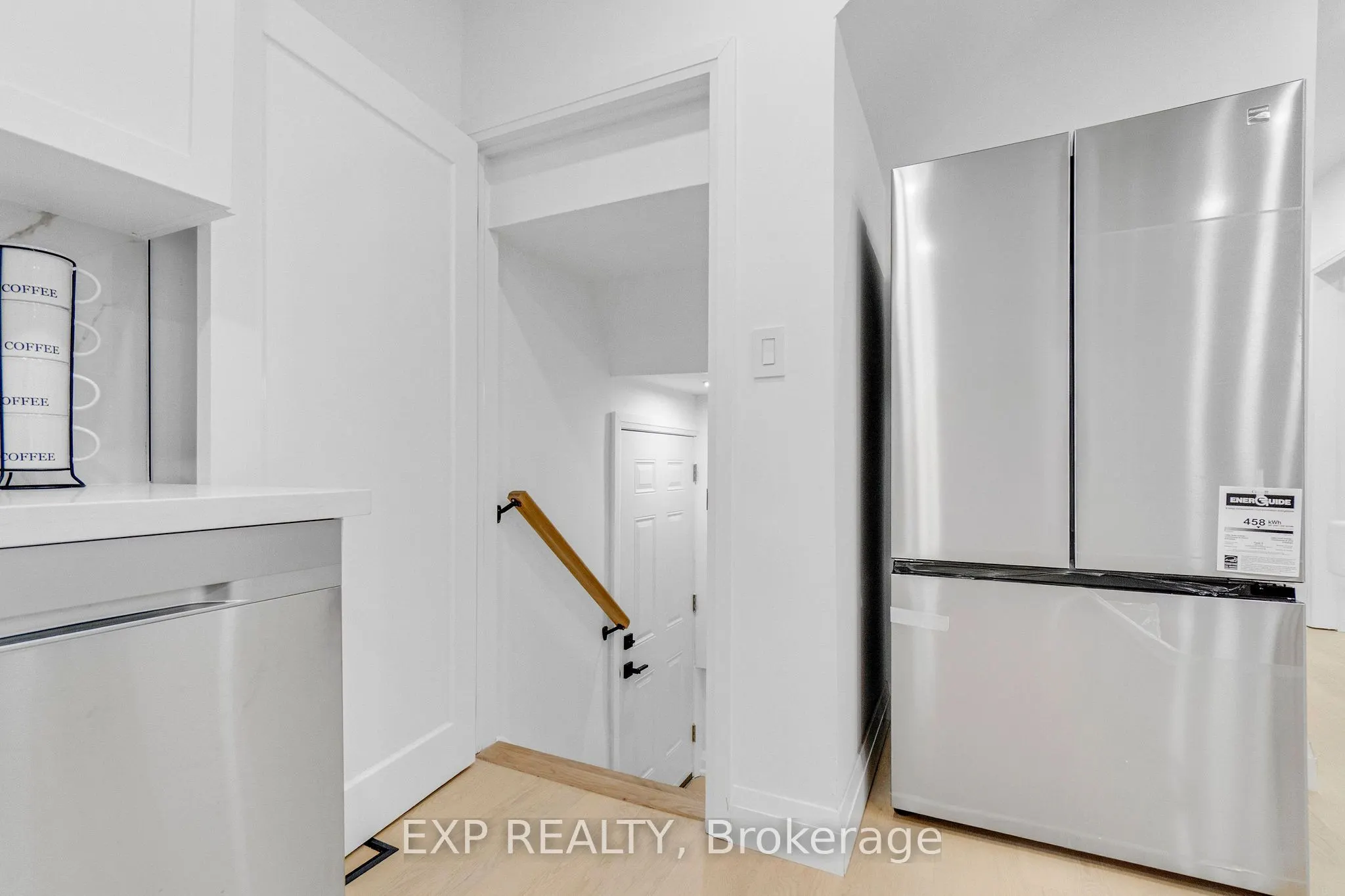 64 Lancaster Street E