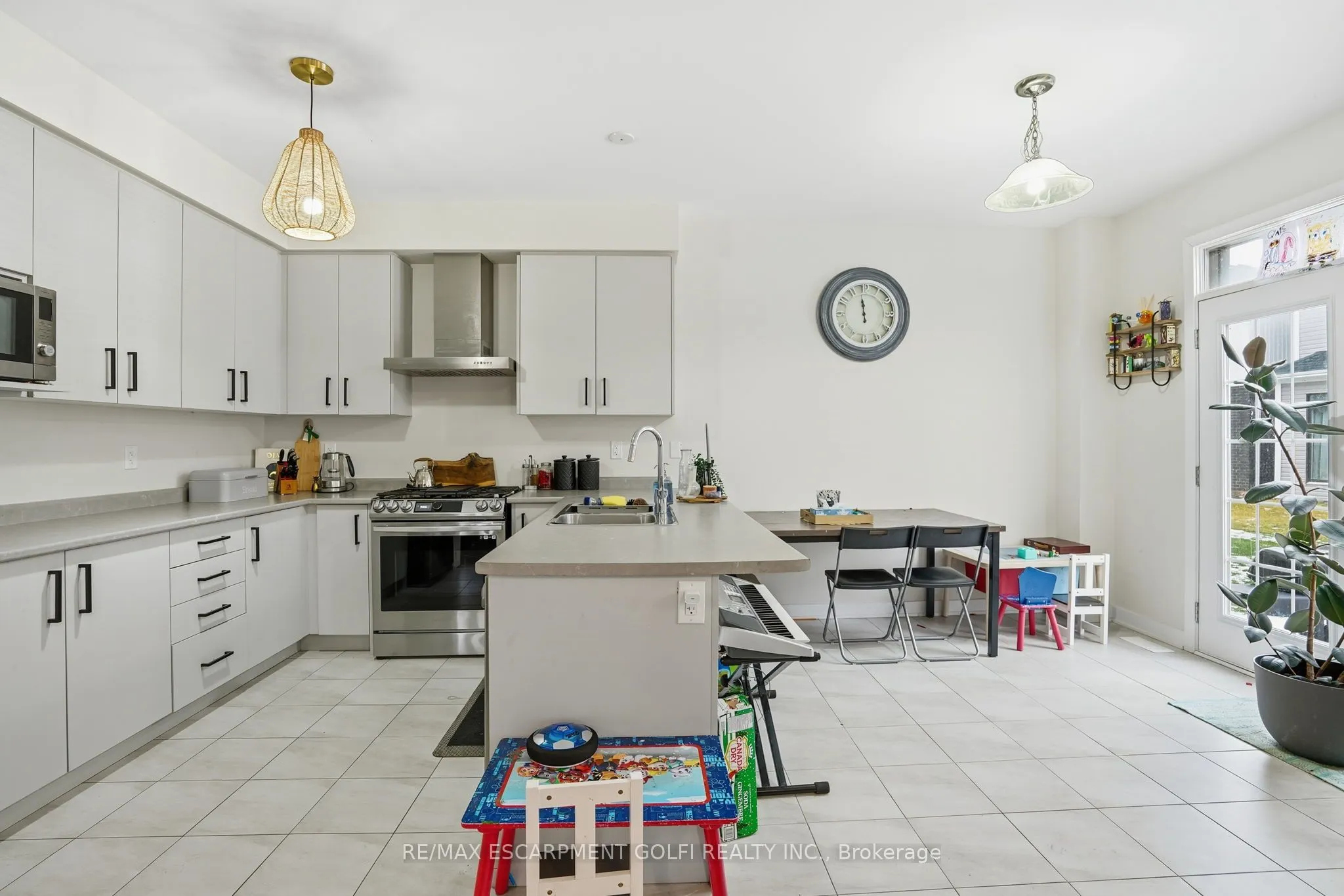 8 Downriver Drive