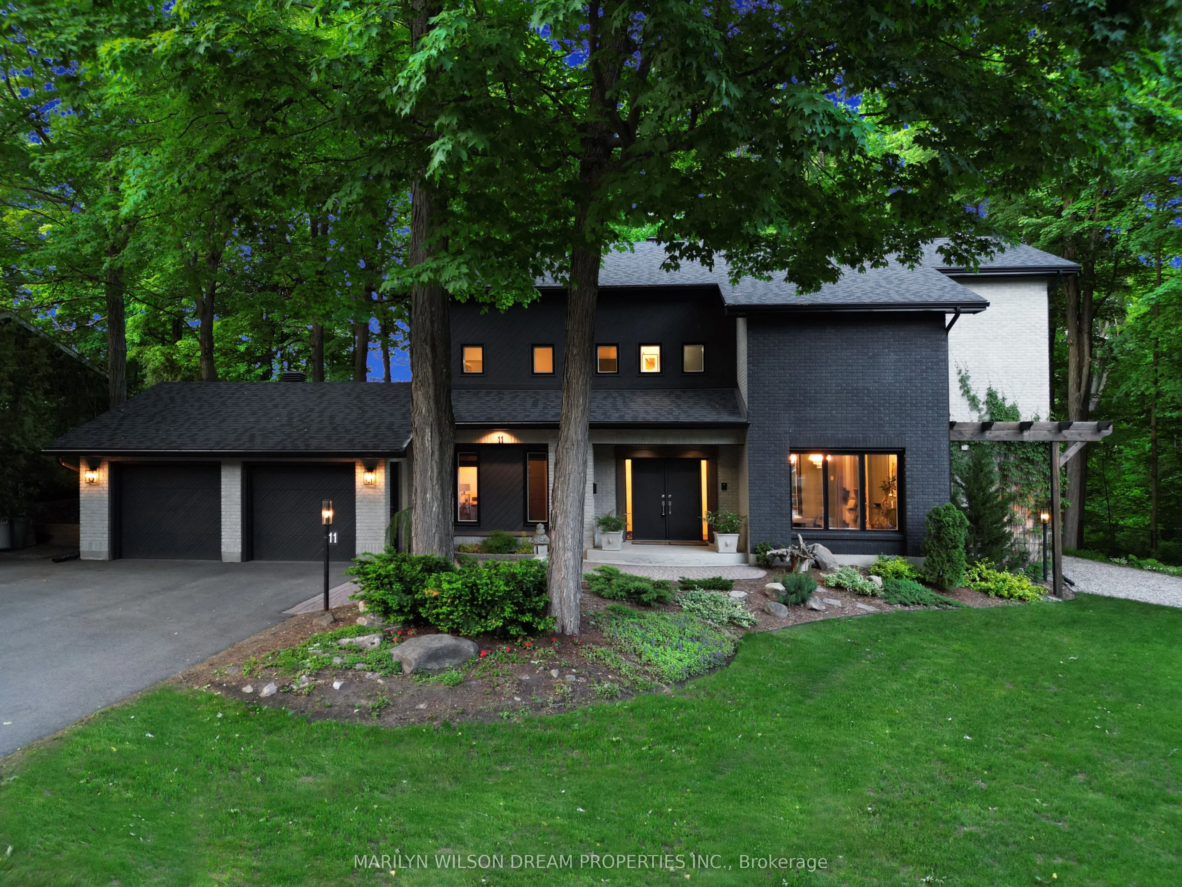 11 Burrows Road