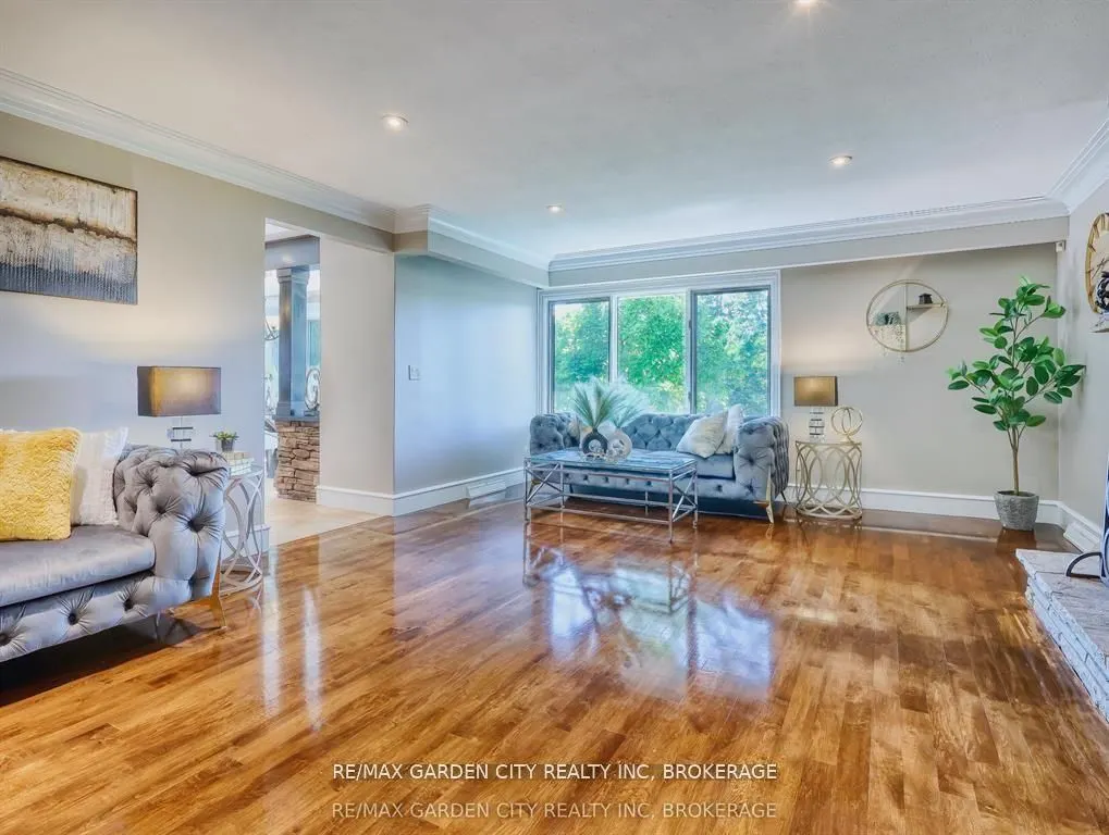 28 MARSDALE Drive