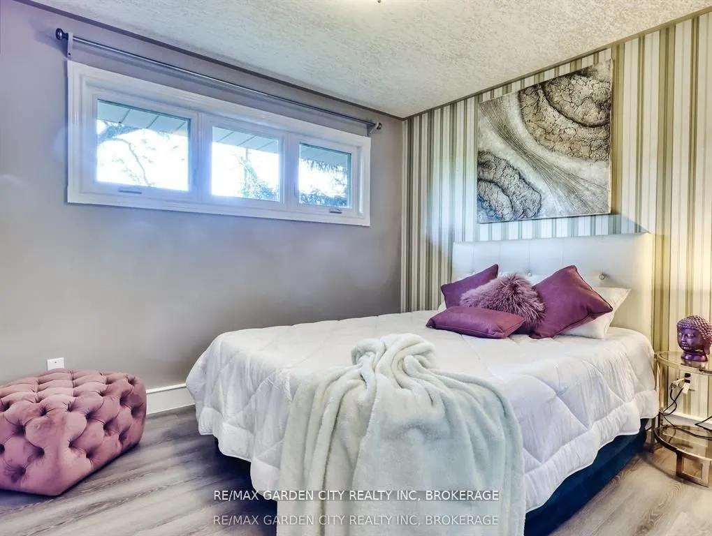 28 MARSDALE Drive