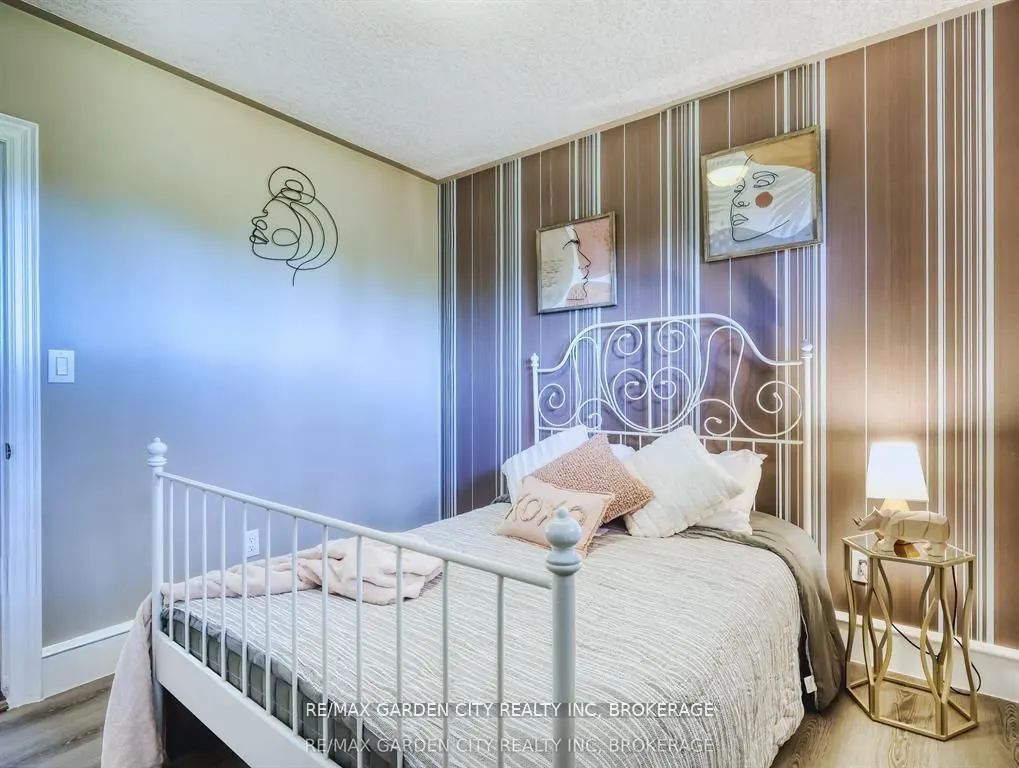 28 MARSDALE Drive
