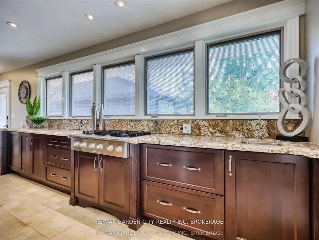 28 MARSDALE Drive