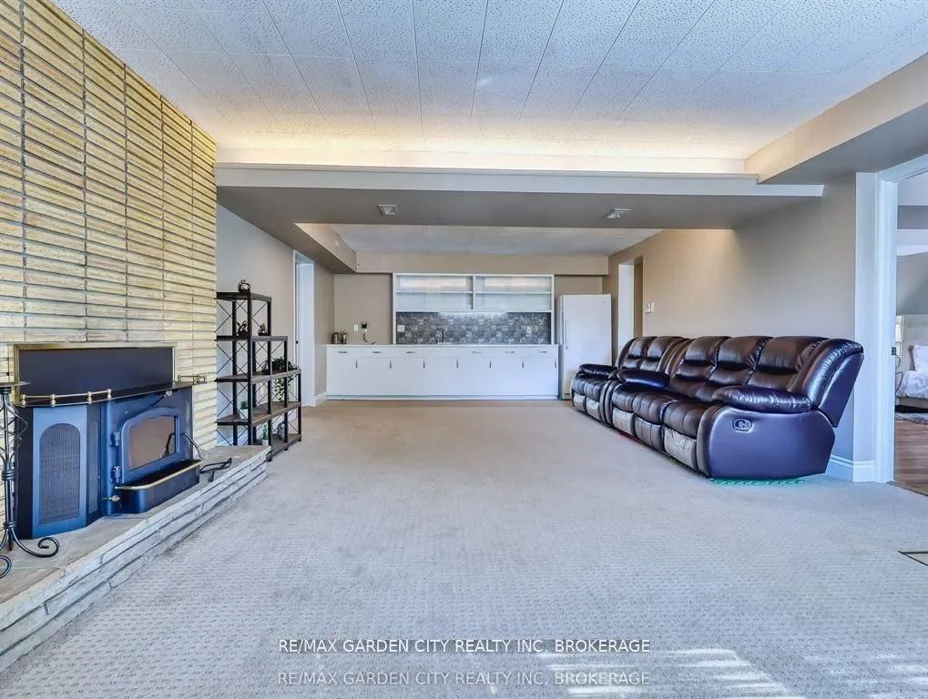 28 MARSDALE Drive