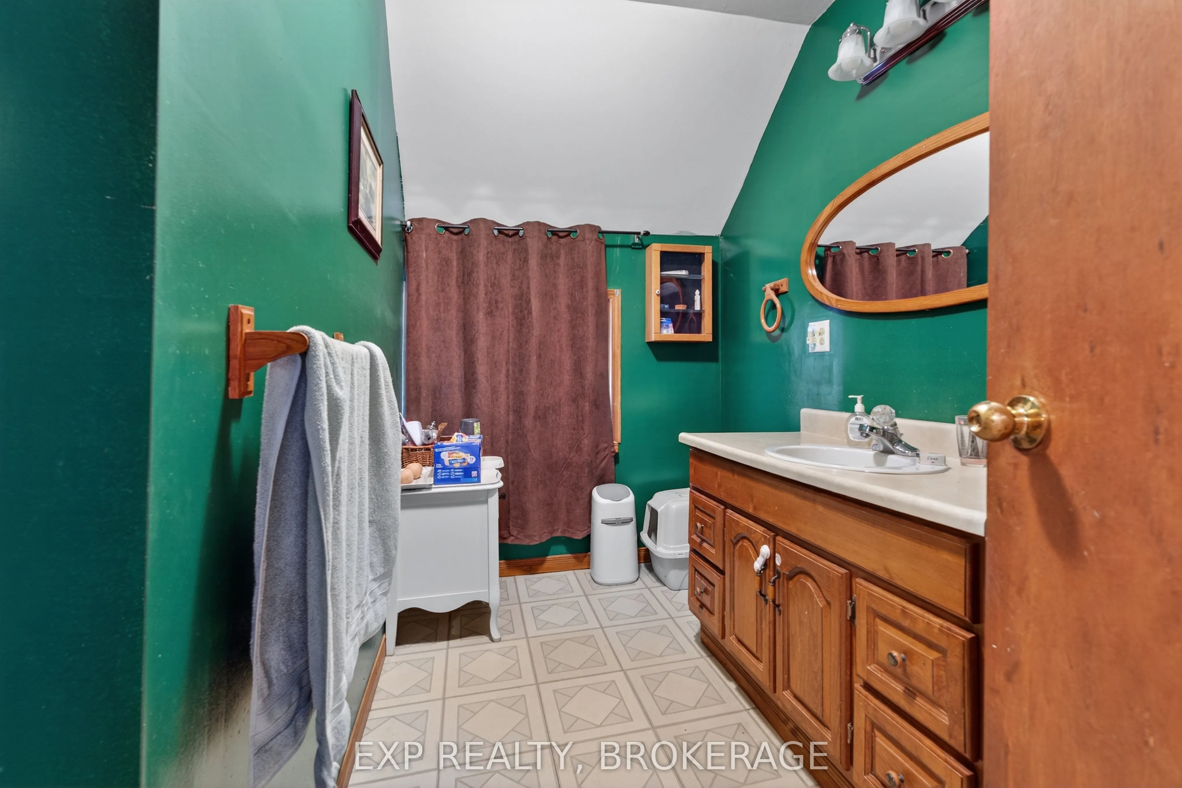 2295 SYDENHAM Road