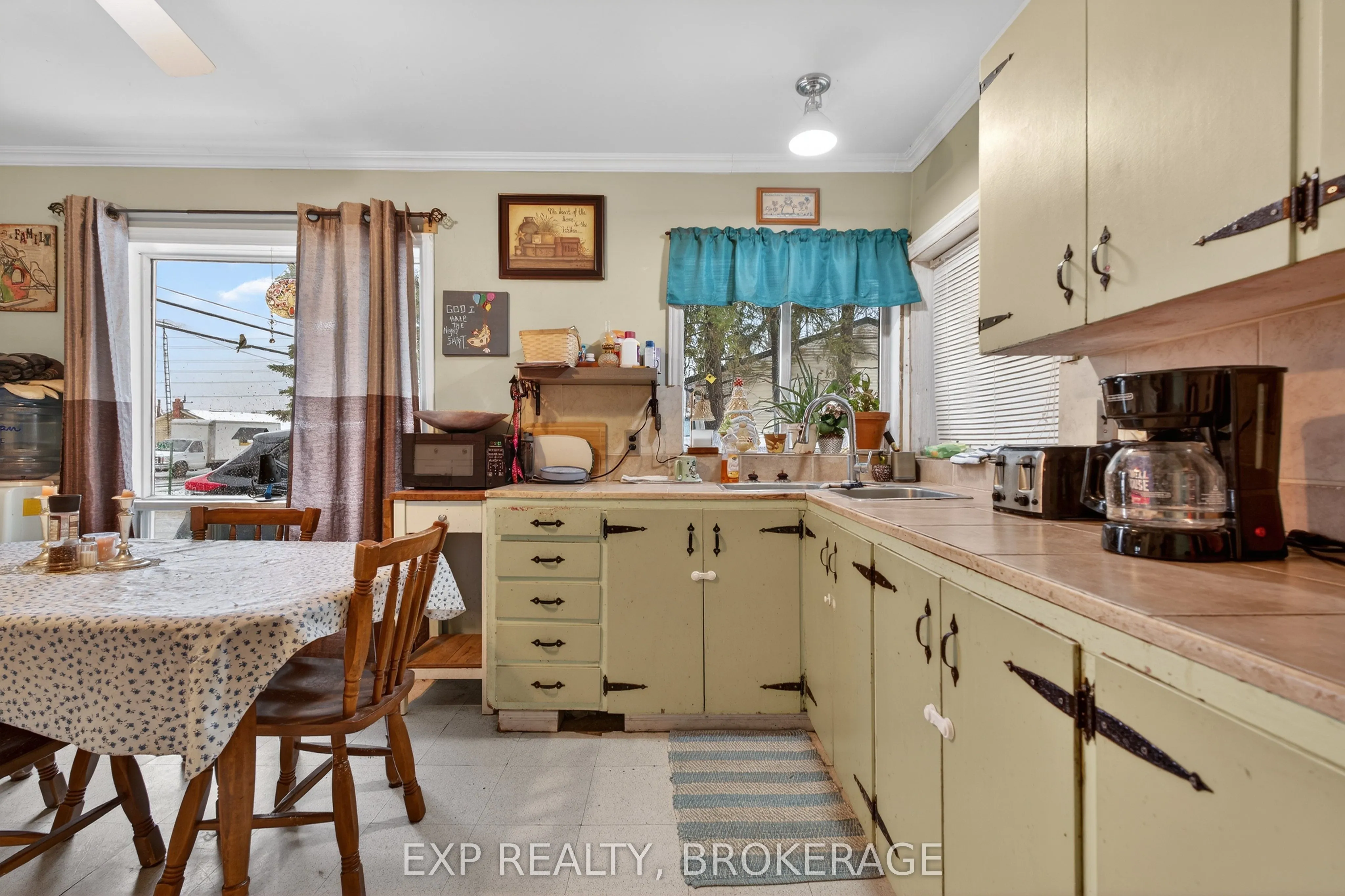 2295 SYDENHAM Road