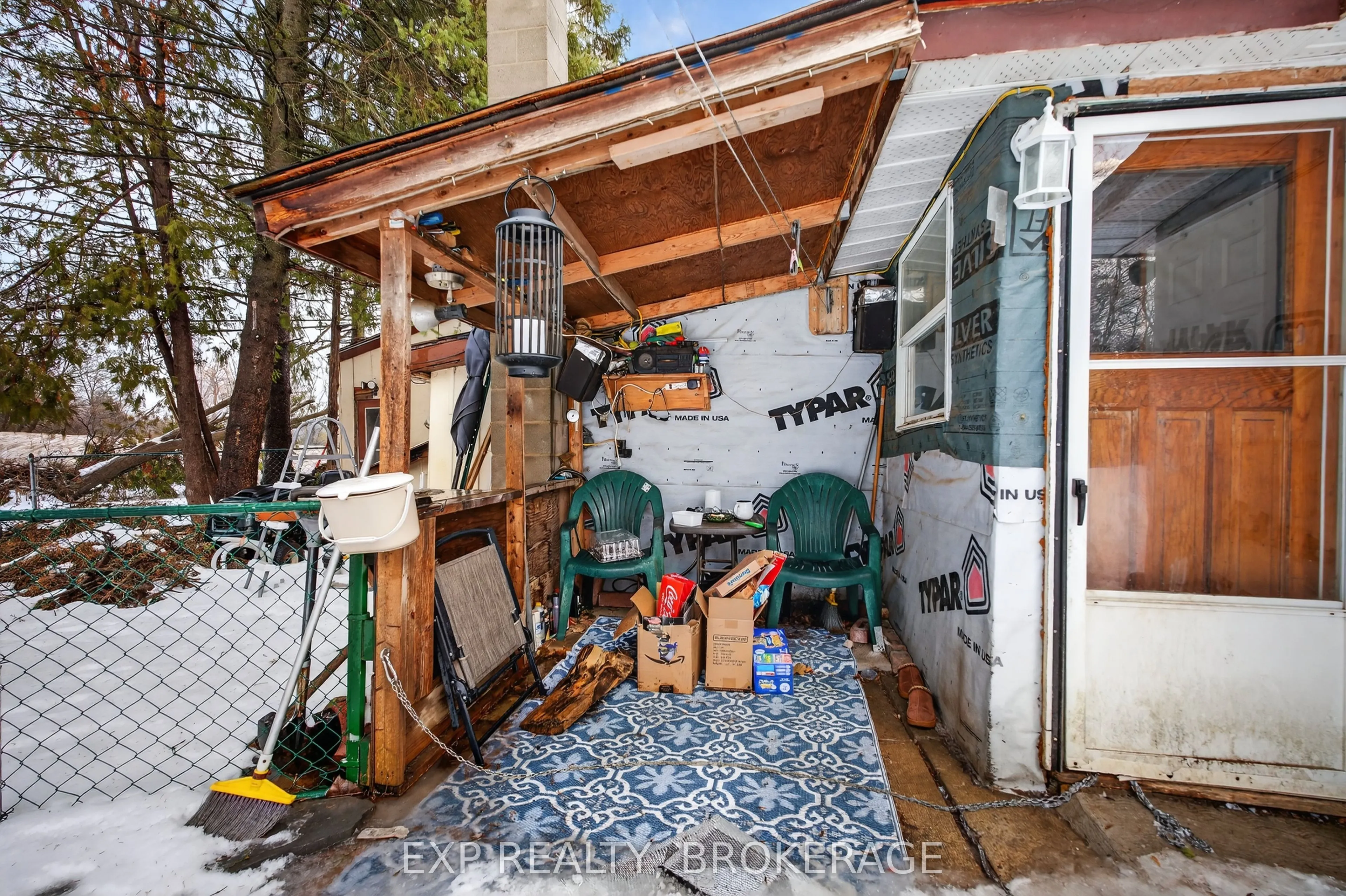 2295 SYDENHAM Road